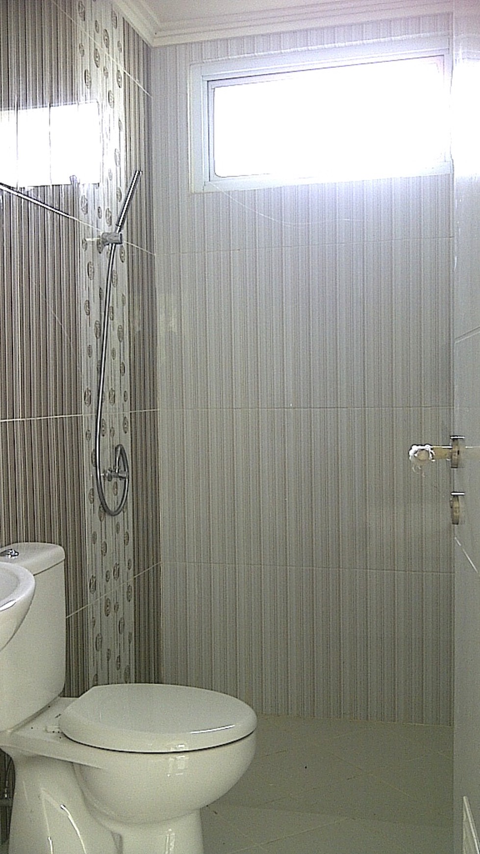 Dijual Rumah Siap Huni di Water Spring, Grand Wisata, Bekasi