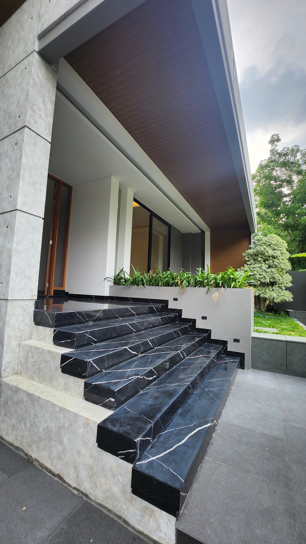 Rumah Baru Pakuwon Indah Surabaya dekat Graha Family, Bukit Darmo Golf, Citraland, Pakuwon Mall, PTC, Supermall