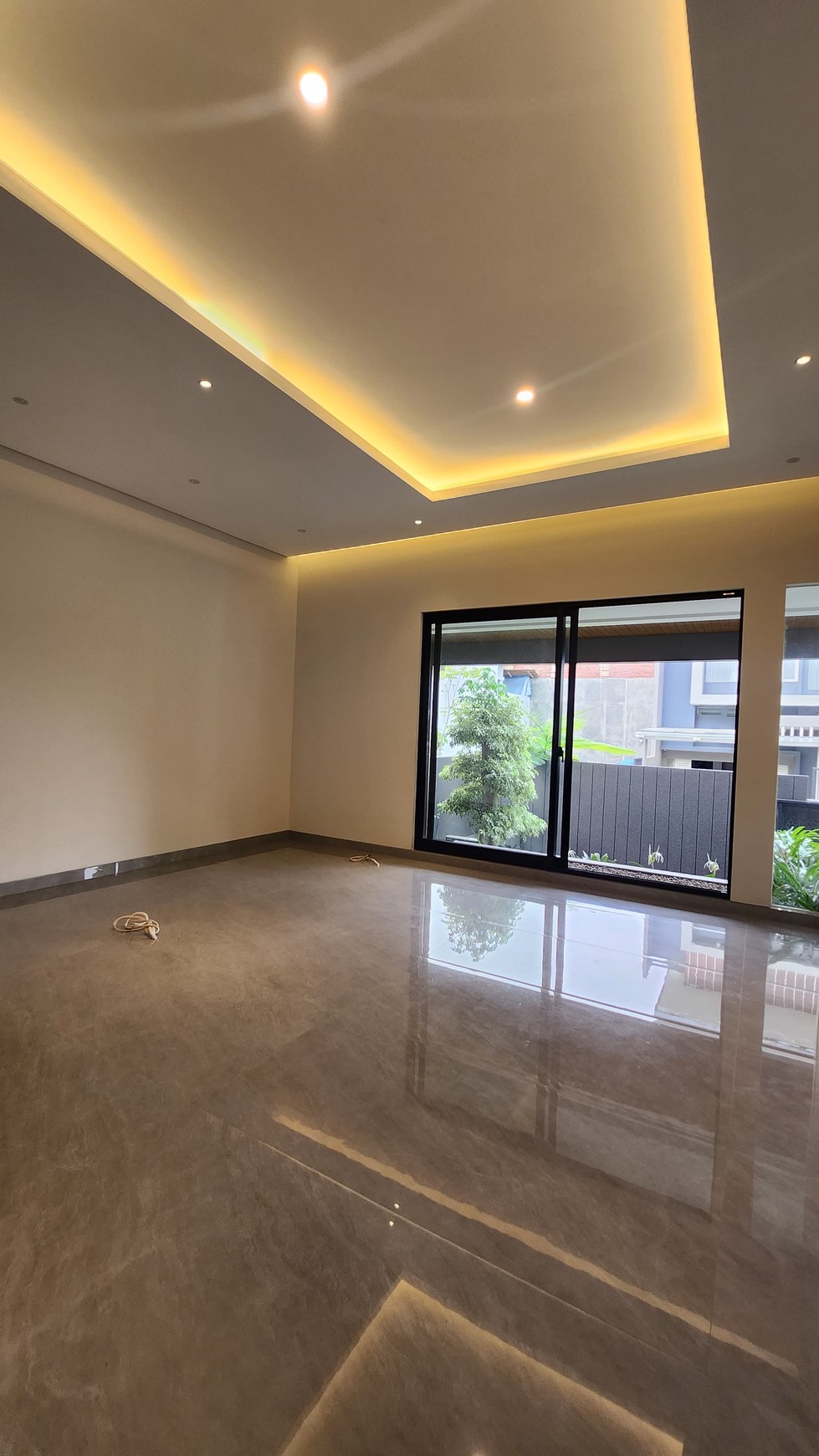 Rumah Baru Pakuwon Indah Surabaya dekat Graha Family, Bukit Darmo Golf, Citraland, Pakuwon Mall, PTC, Supermall