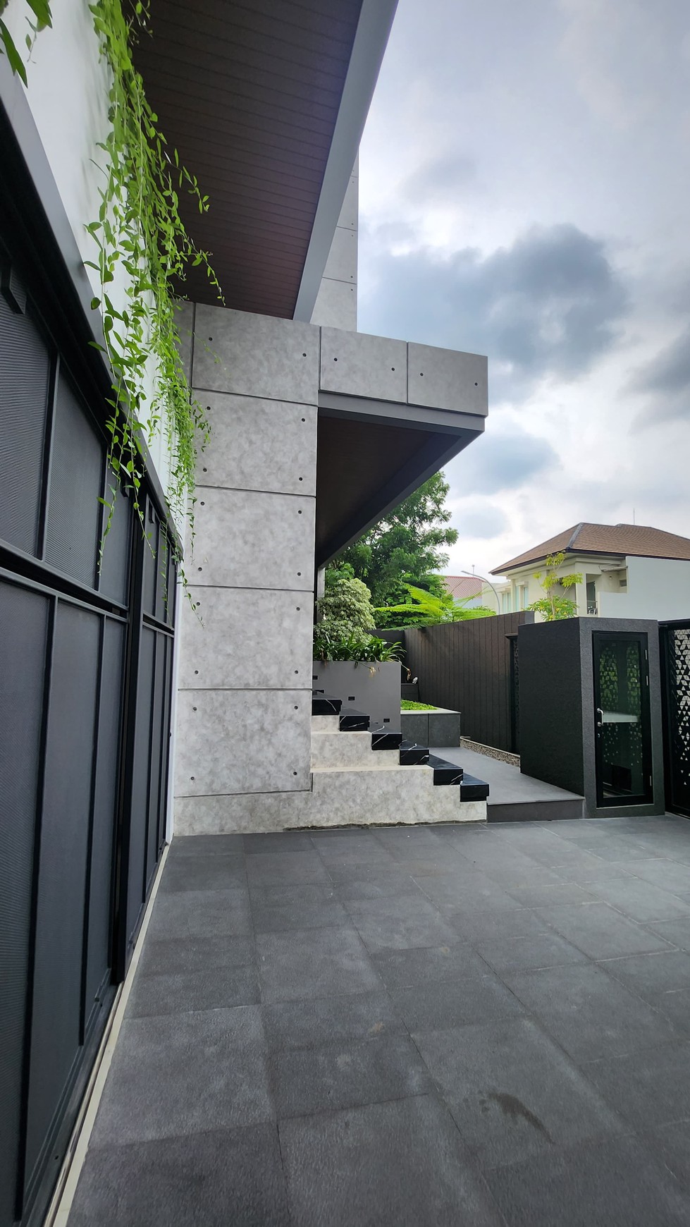 Rumah Baru Pakuwon Indah Surabaya dekat Graha Family, Bukit Darmo Golf, Citraland, Pakuwon Mall, PTC, Supermall