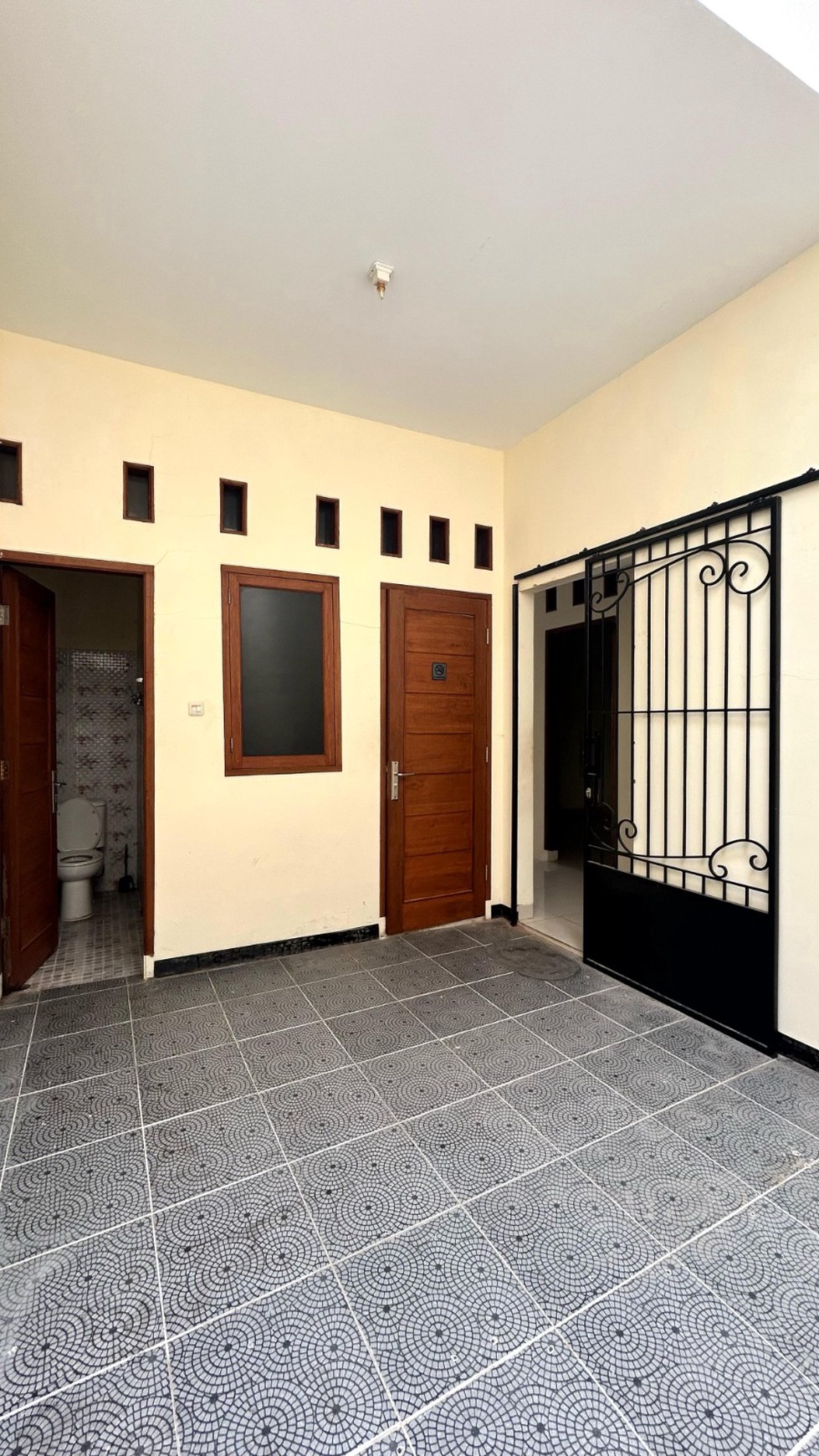 Rumah Bagus Di Jl Tebet Barat Dalam Raya Jakarta Selatan