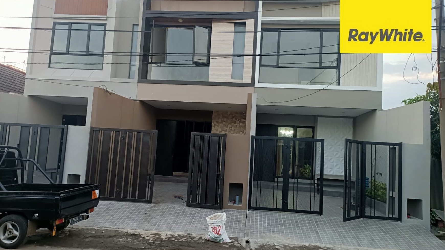 Dijual Rumah 2 lantai di Nirwana Eksekutif Surabaya