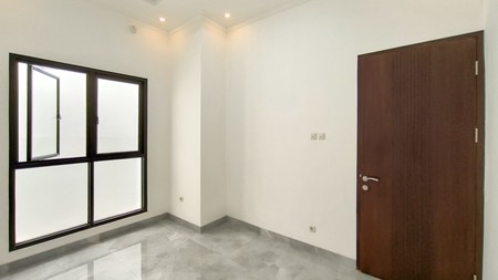 Rumah Bagus,dalam ruangan rapih  di Bintaro Jaya 9