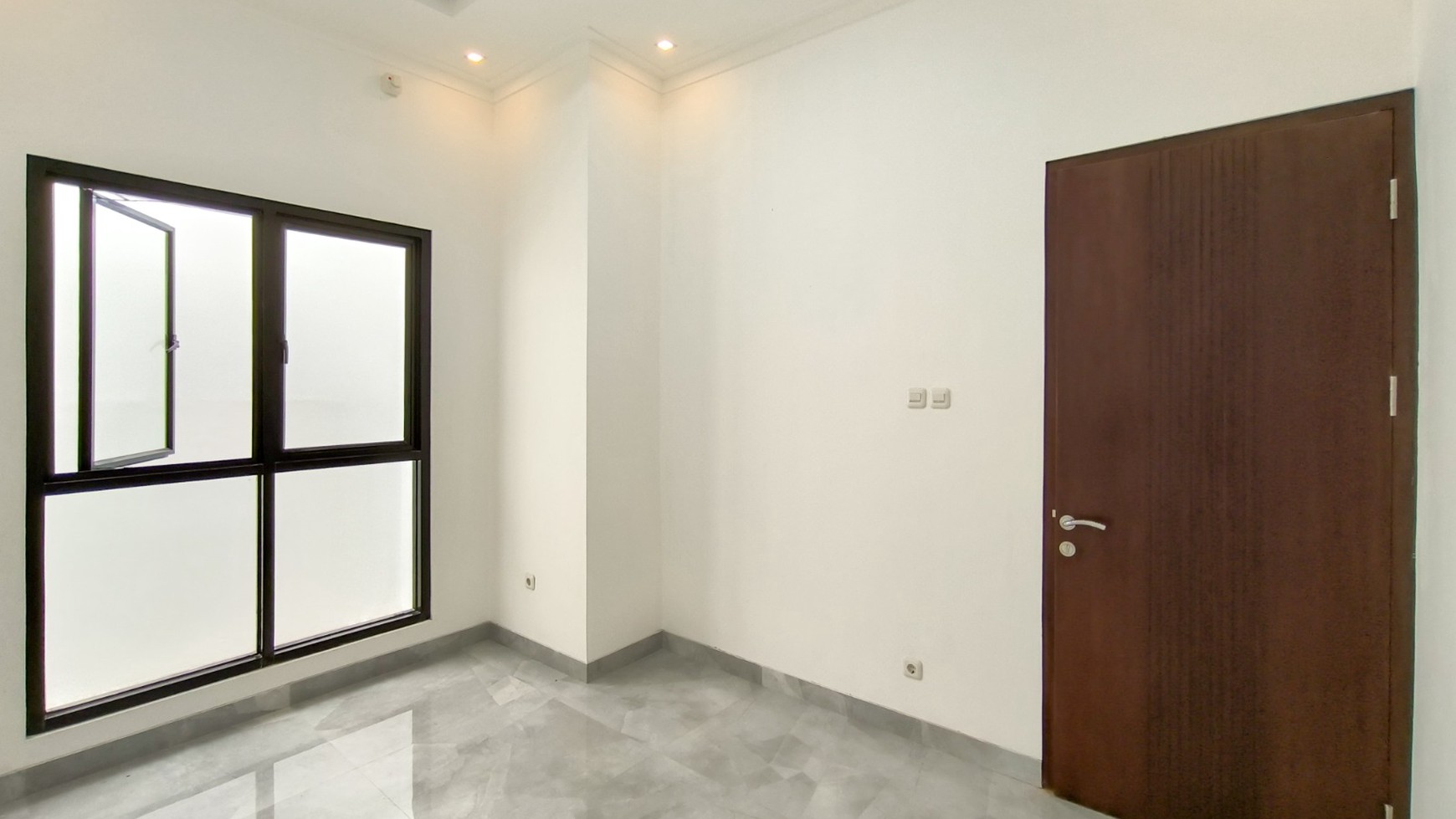 Rumah Bagus,dalam ruangan rapih  di Bintaro Jaya 9