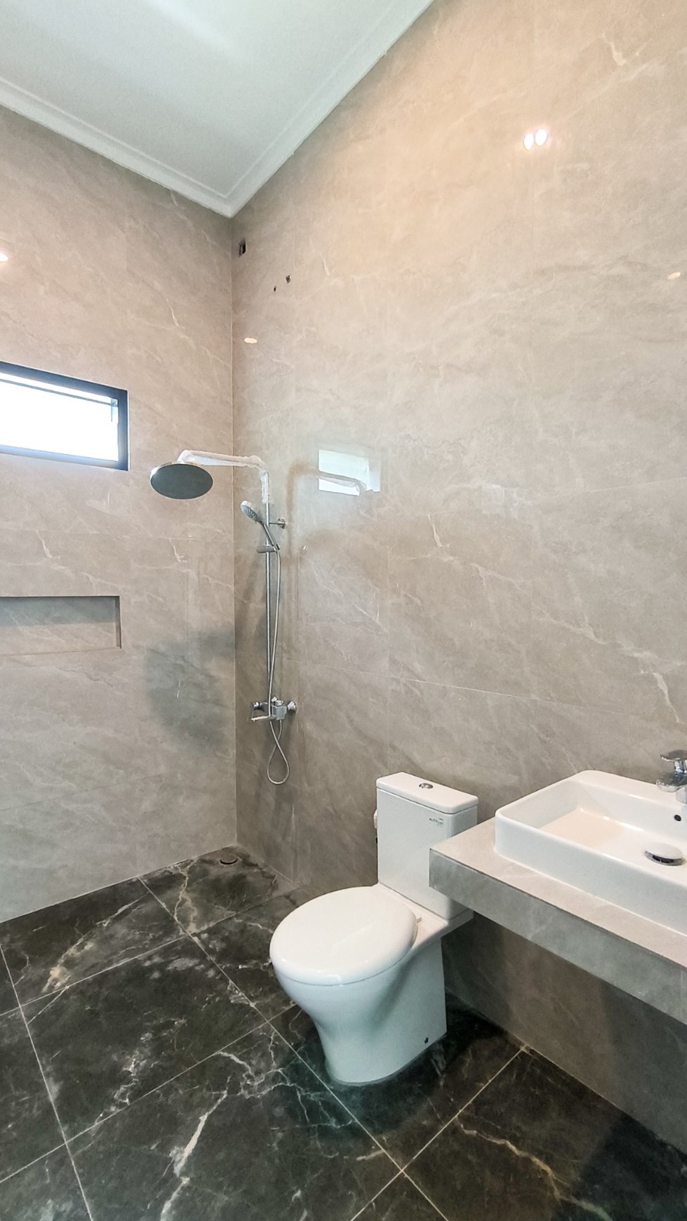 Rumah Bagus,dalam ruangan rapih  di Bintaro Jaya 9