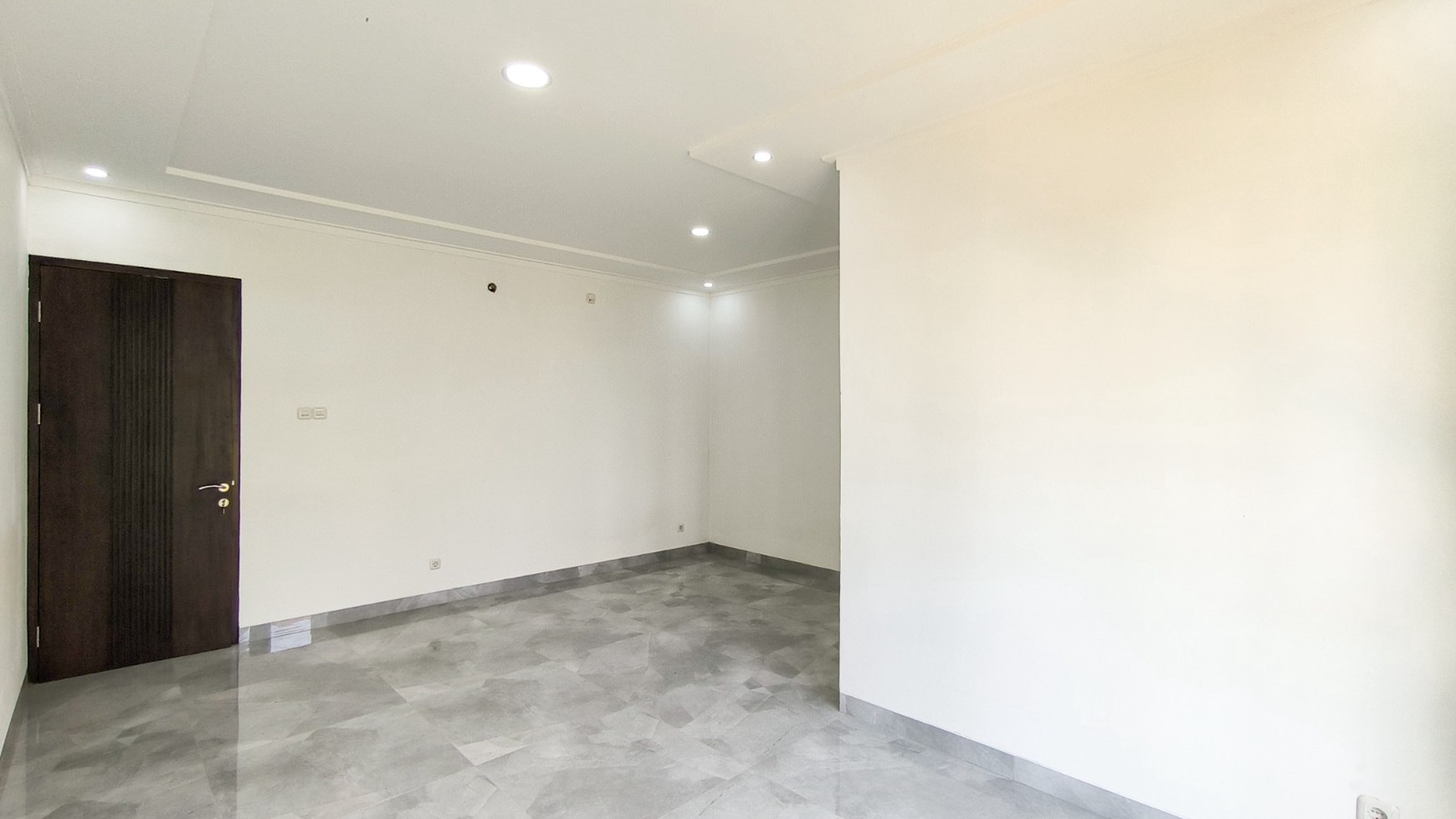 Rumah Bagus,dalam ruangan rapih  di Bintaro Jaya 9