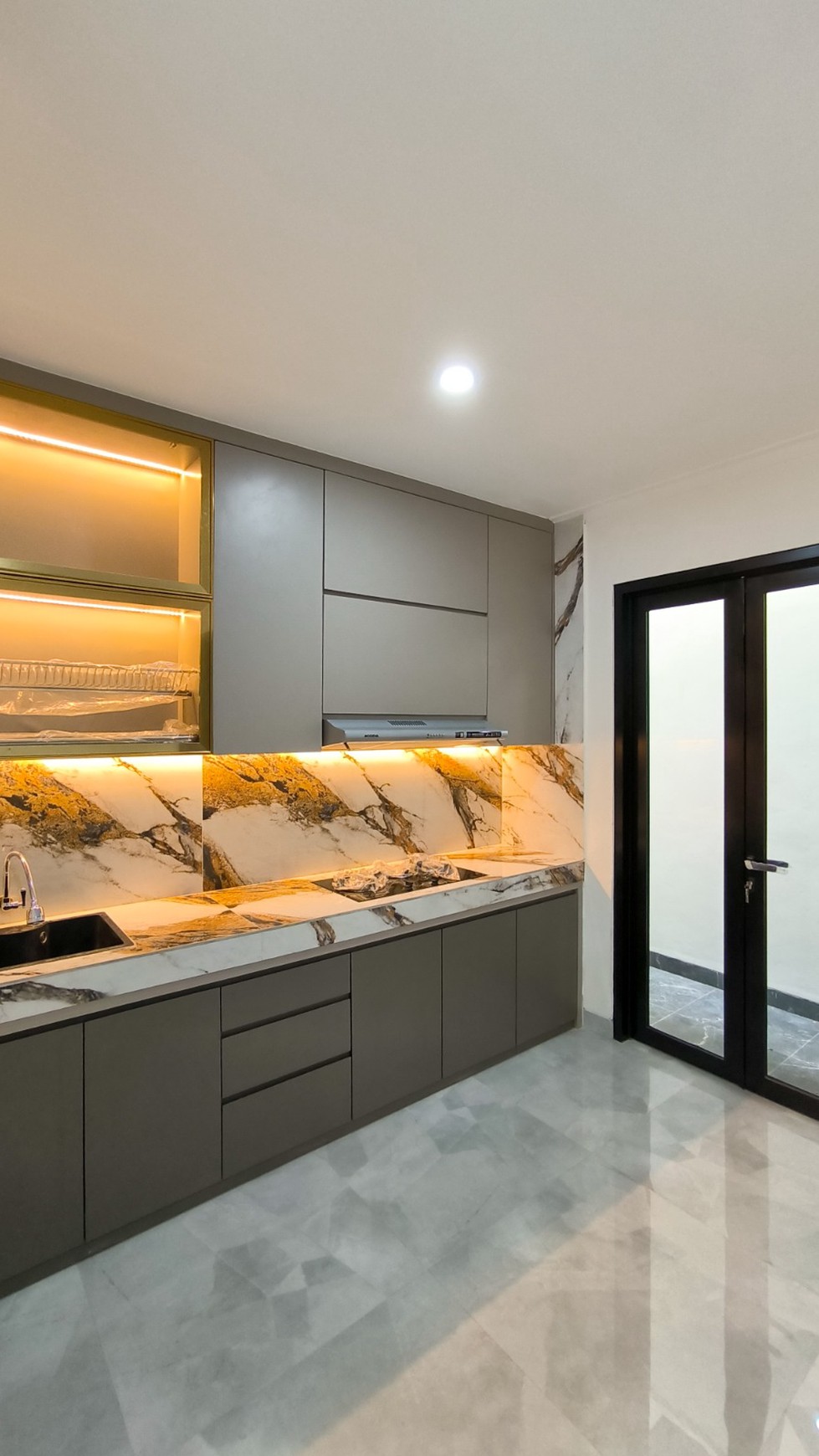 Rumah Bagus,dalam ruangan rapih  di Bintaro Jaya 9