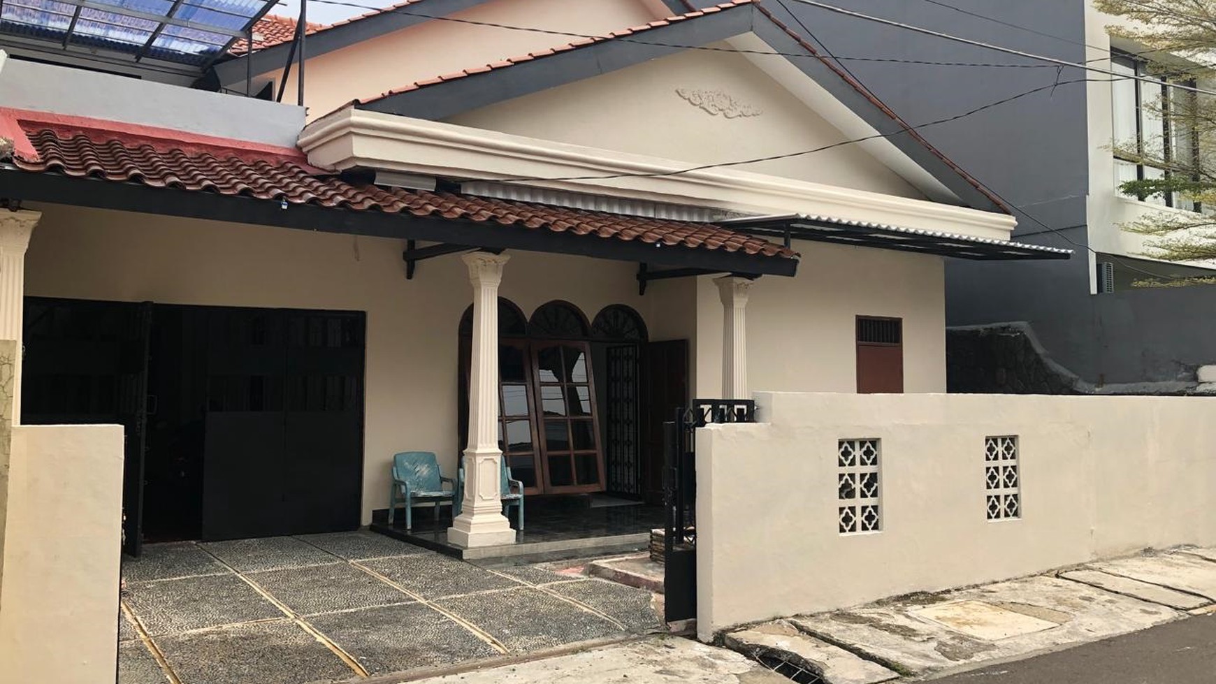 Rumah apik, Rapih 2 lantai siap huni di Tanah Kusir