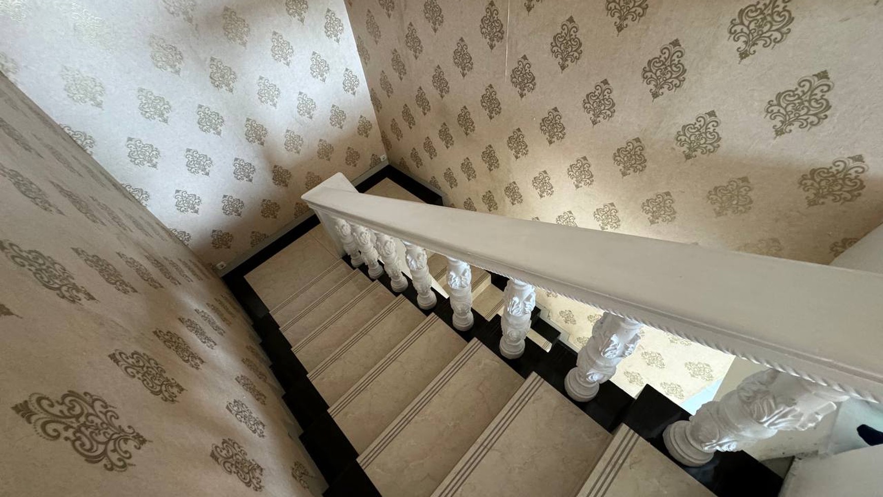 Pondok Labu Pangkalan Jati rawa kopi rumah mewah private dengan swimpool fullfurnished