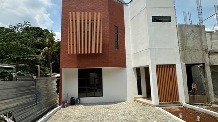 Brand New Townhouse 2 lantai + RoofTop lokasi di Kejaksaan, Kreo, Larangan, Tangerang Total ada 6 unit rumah