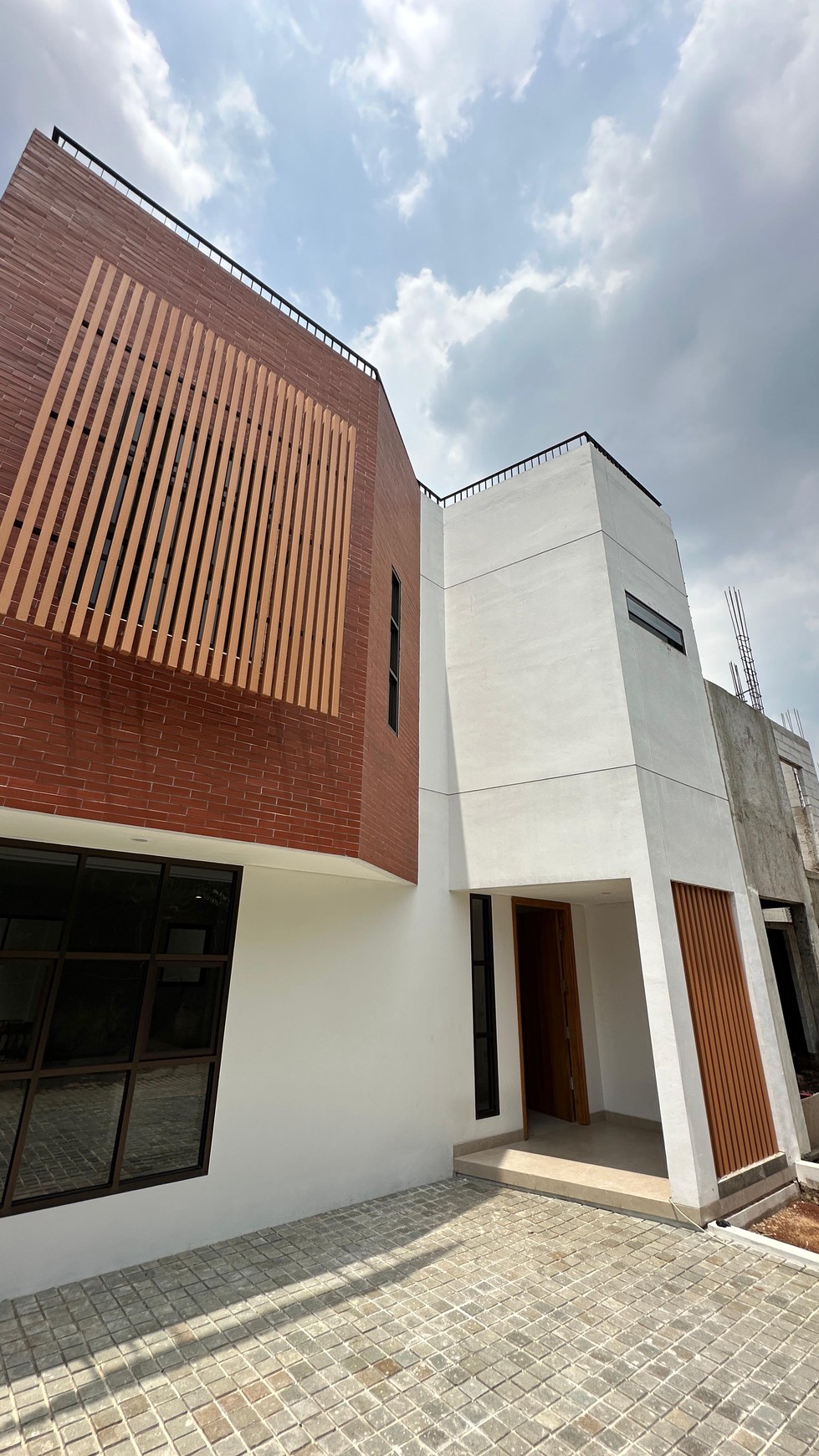 Brand New Townhouse 2 lantai + RoofTop lokasi di Kejaksaan, Kreo, Larangan, Tangerang Total ada 6 unit rumah