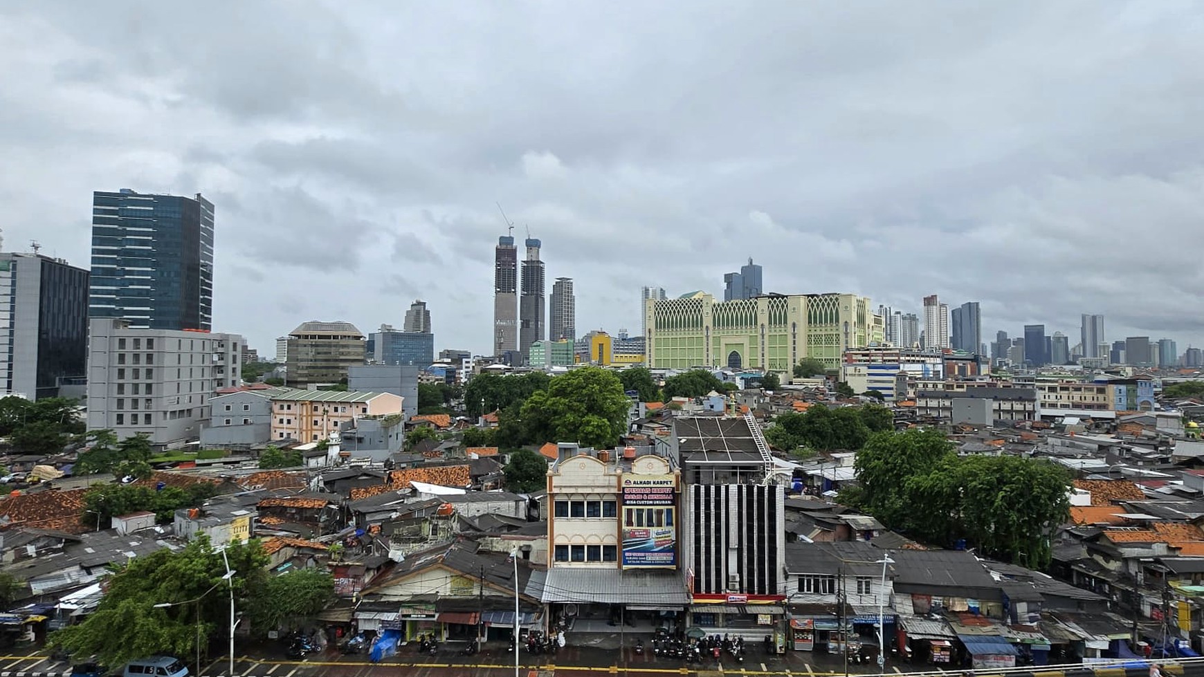 Ruang usaha instagramable di Roof Top hotel untuk Restaurant atau cafe luas 500 m2 di Tanah abang, Jakarta pusat