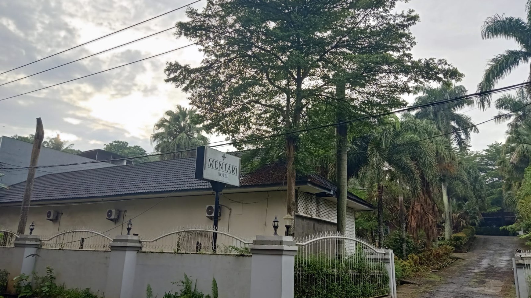 Jual Murah Hotel kondisi asri dan bagus di JL. suhanda Palembang sumatera selatan