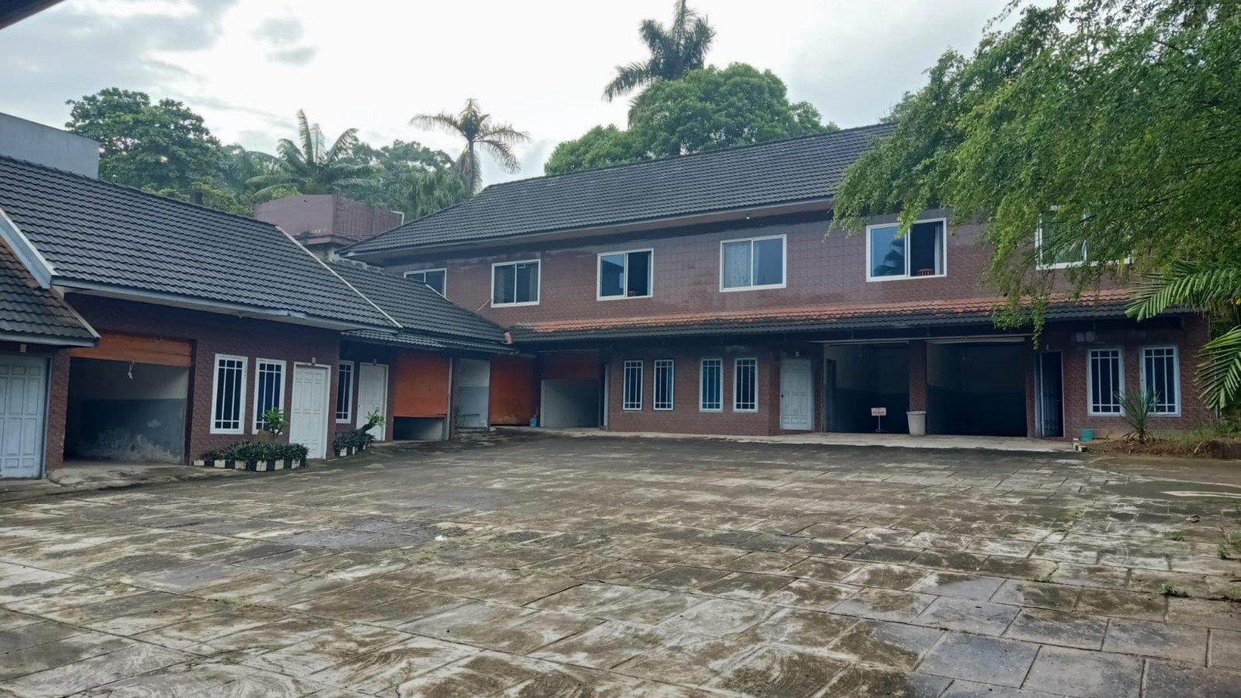 Jual Murah Hotel kondisi asri dan bagus di JL. suhanda Palembang sumatera selatan