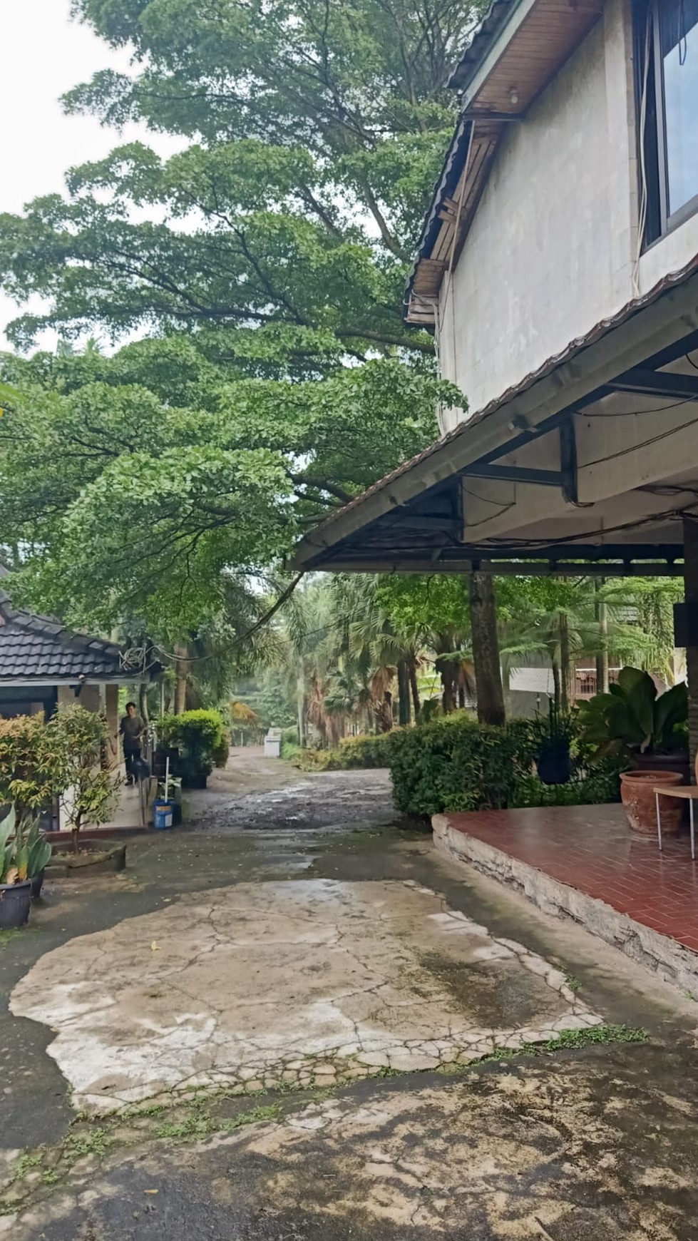 Jual Murah Hotel kondisi asri dan bagus di JL. suhanda Palembang sumatera selatan