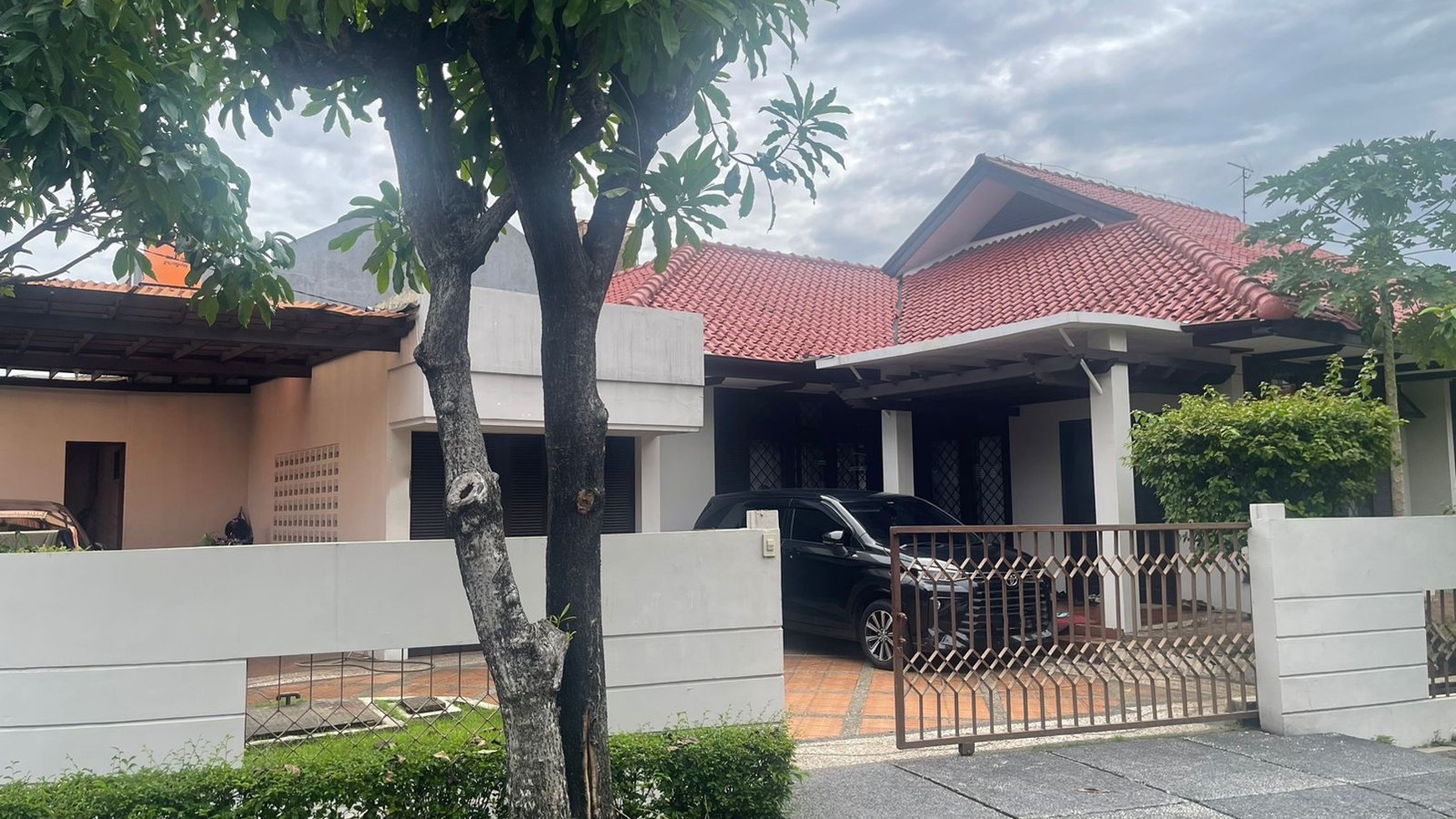 Rumah Hitung Tanah Posisi Hook Lokasi Strategis @Bintaro