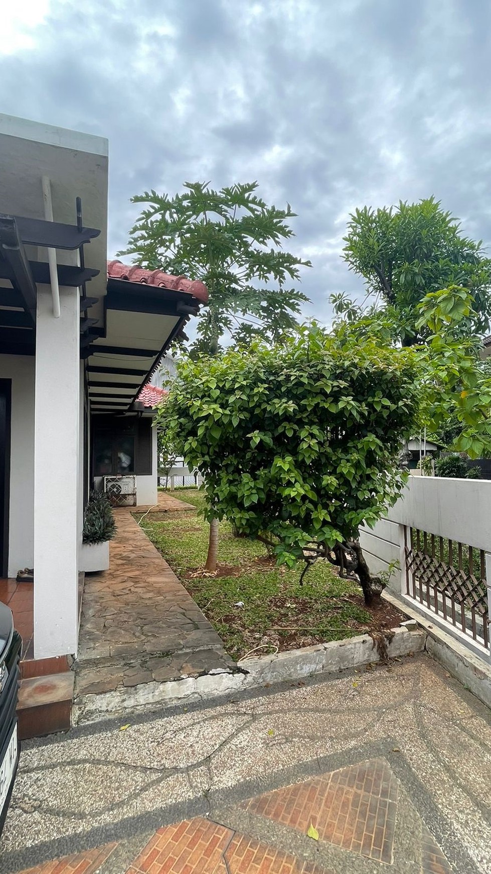 Rumah Hitung Tanah Posisi Hook Lokasi Strategis @Bintaro