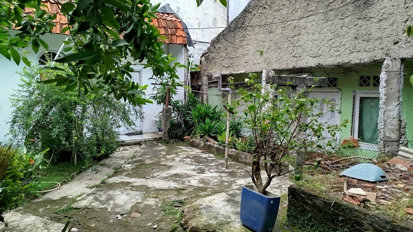 Rumah di Stasiun Pondok Cina Depok selangkah ke kampus UI cocok untuk Kos