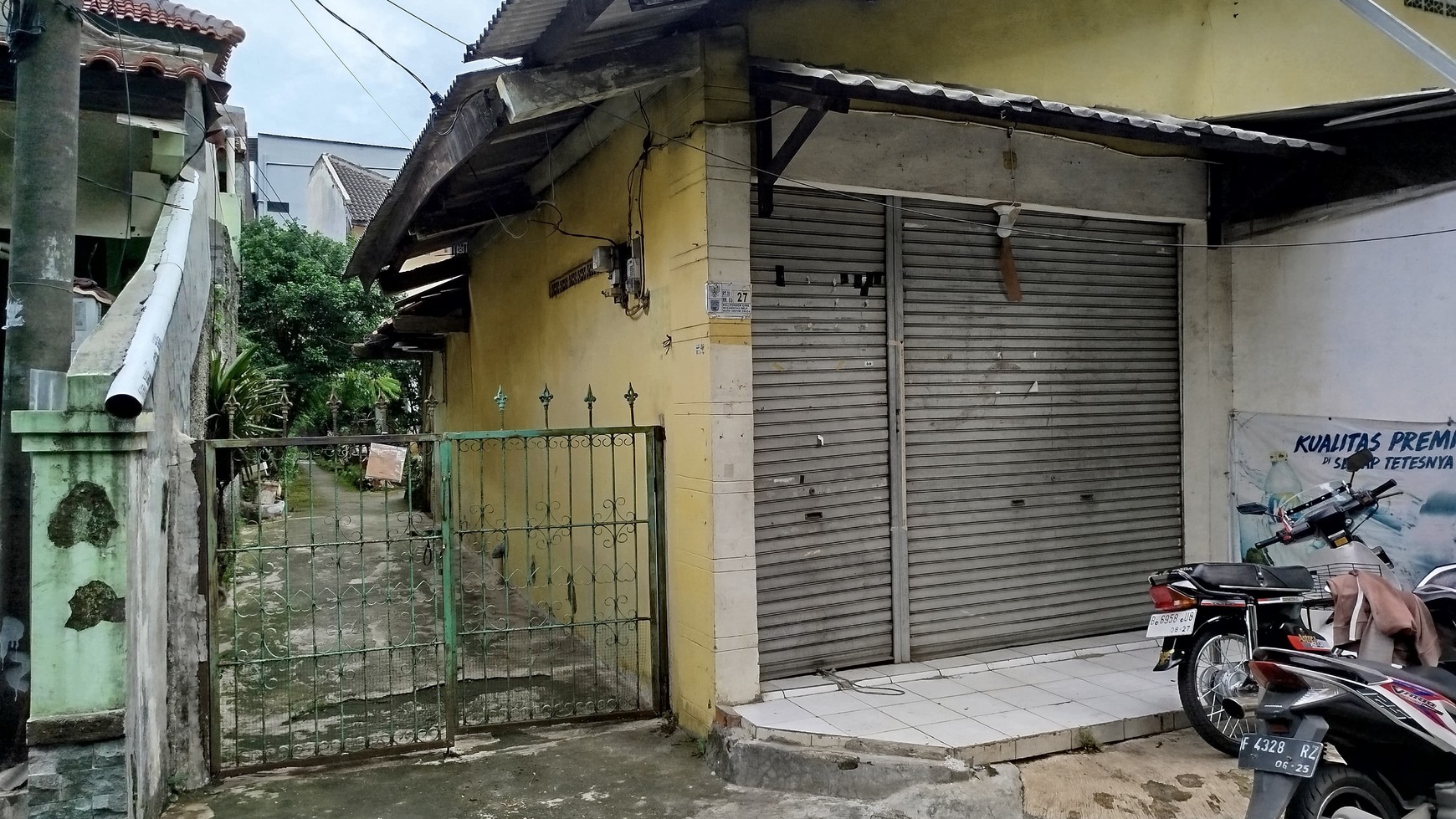 Rumah di Stasiun Pondok Cina Depok selangkah ke kampus UI cocok untuk Kos