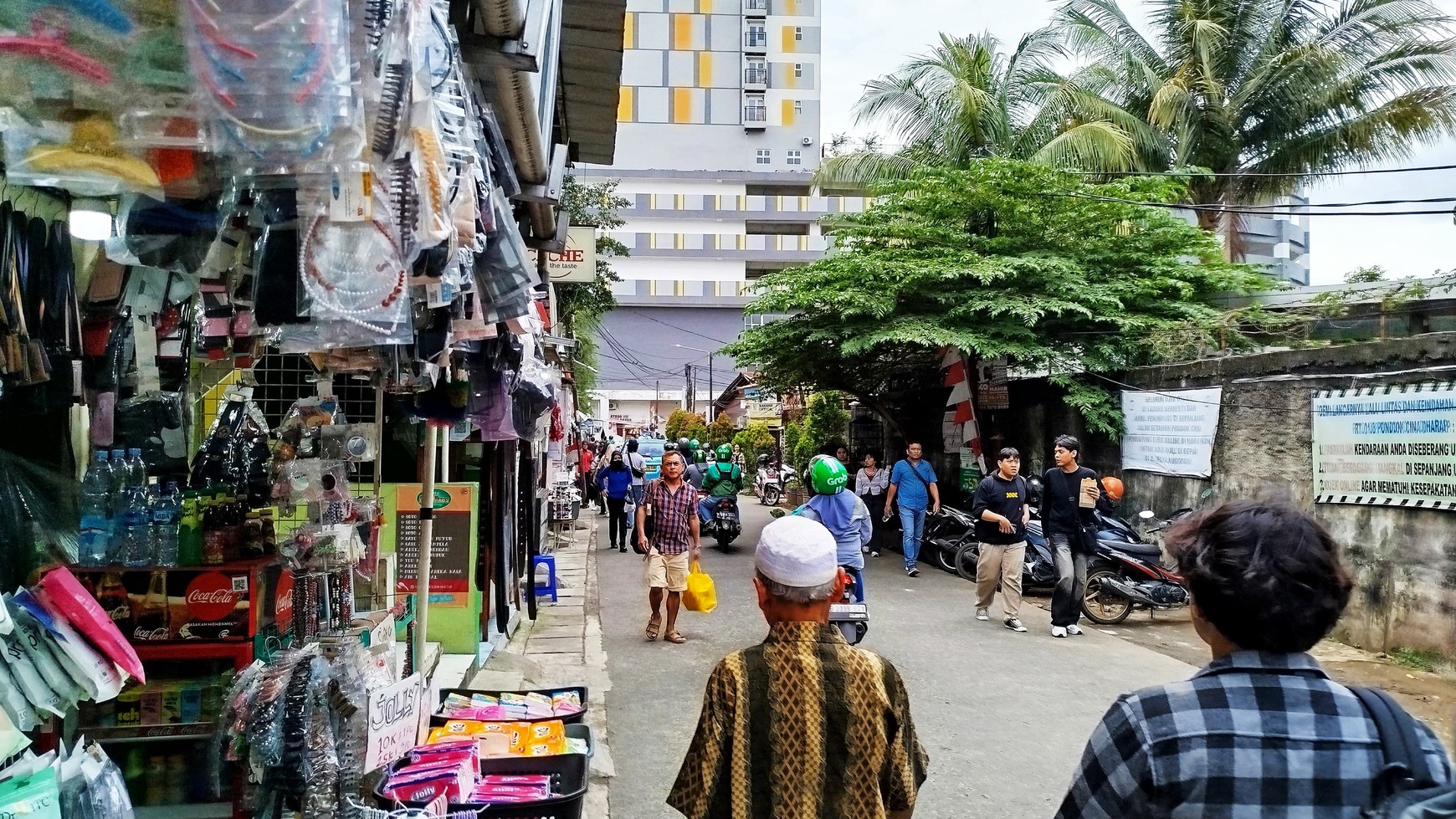 Rumah di Stasiun Pondok Cina Depok selangkah ke kampus UI cocok untuk Kos