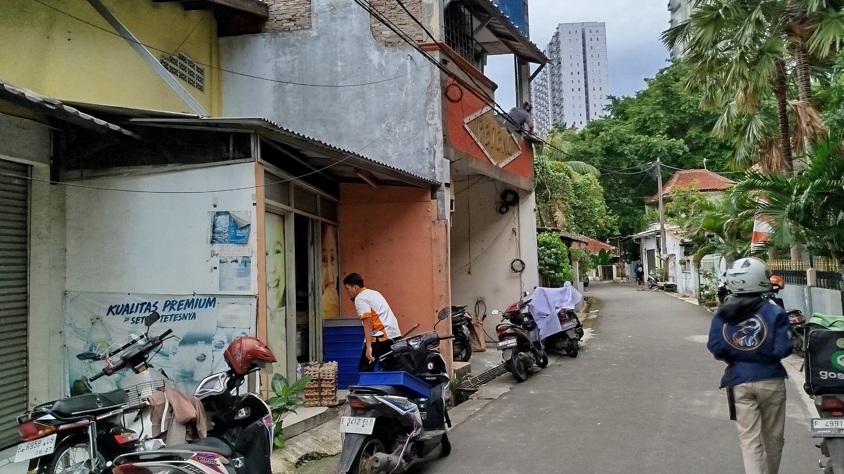 Rumah di Stasiun Pondok Cina Depok selangkah ke kampus UI cocok untuk Kos