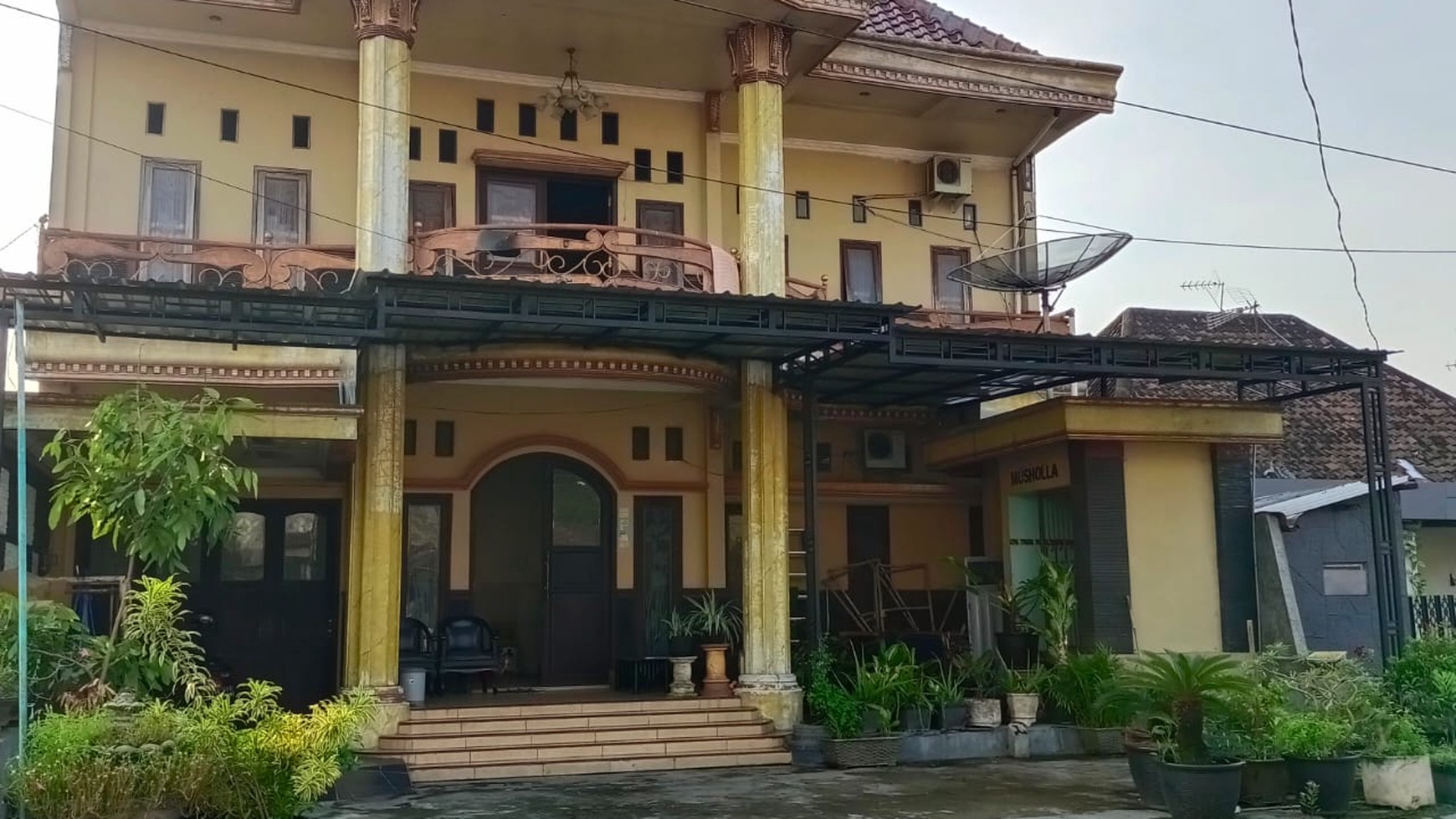 Rumah Mewah 2 Lantai + Rooftop di Jombang - Siap Huni!