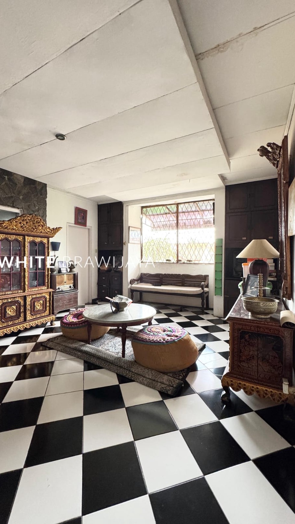 Rumah Tua Lingkungan Tenang Area Jagakarsa