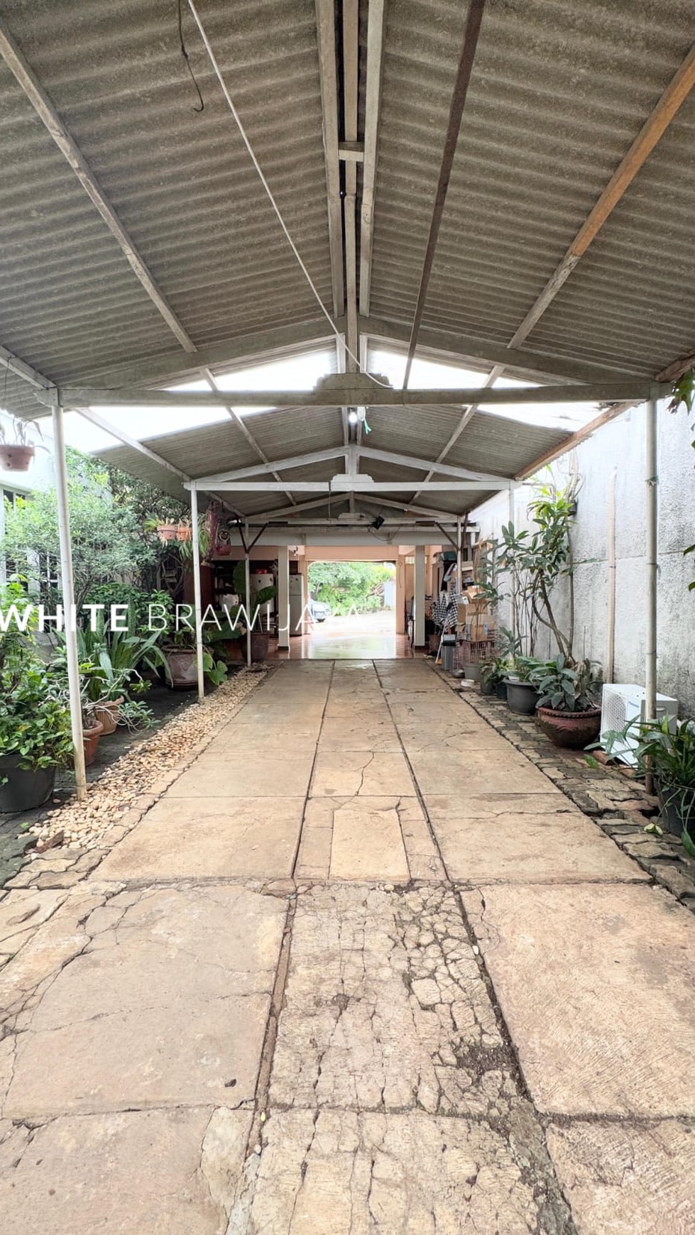 Rumah Tua Lingkungan Tenang Area Jagakarsa