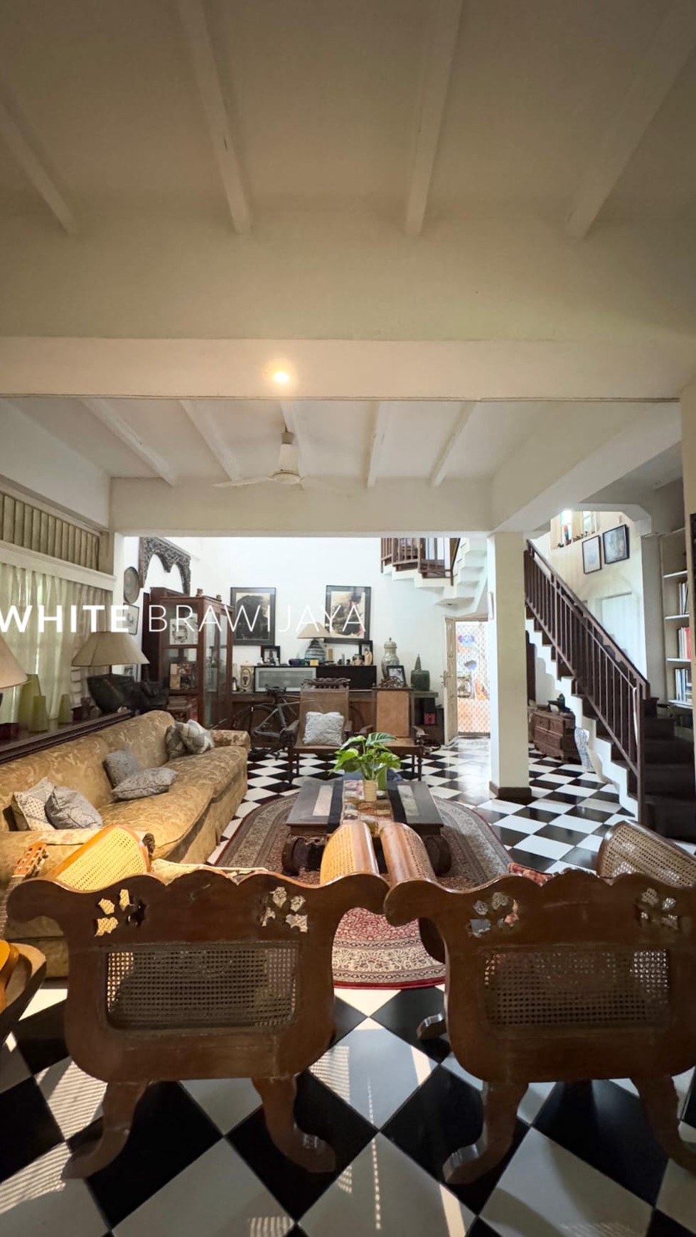 Rumah Tua Lingkungan Tenang Area Jagakarsa