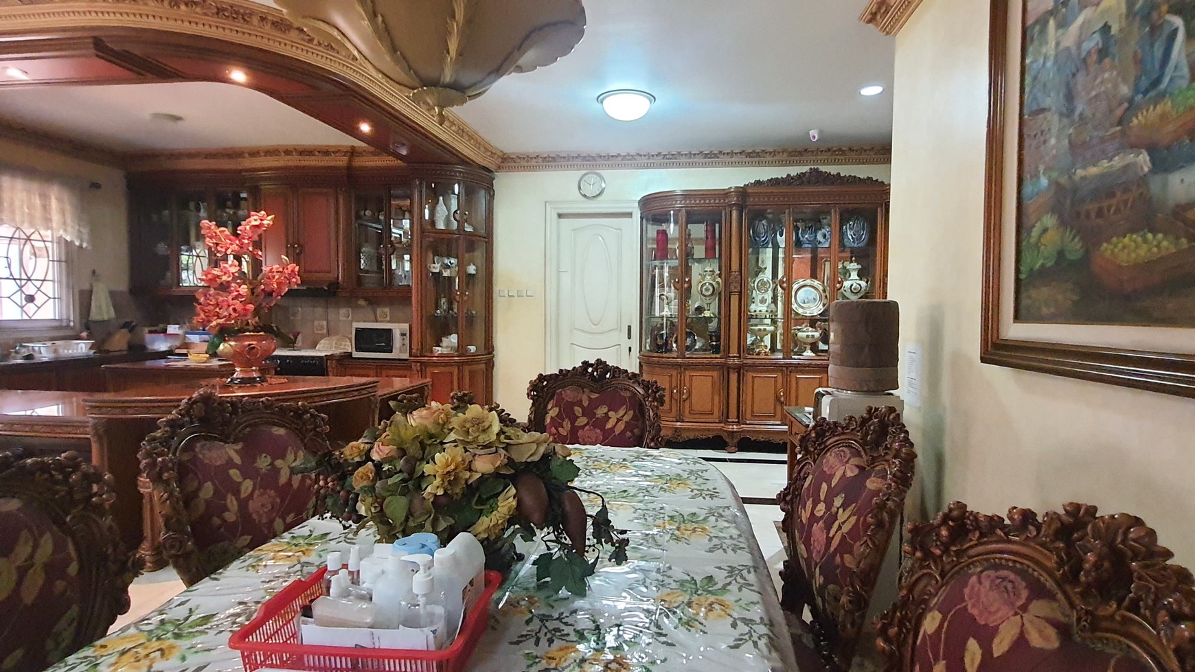 Rumah Mewah 2 Lantai Hoek, Hadap Taman