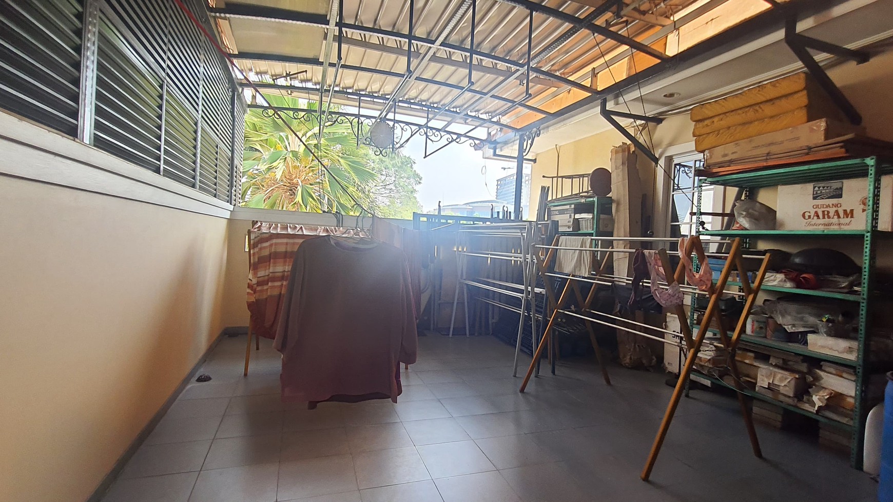 Rumah Mewah 2 Lantai Hoek, Hadap Taman