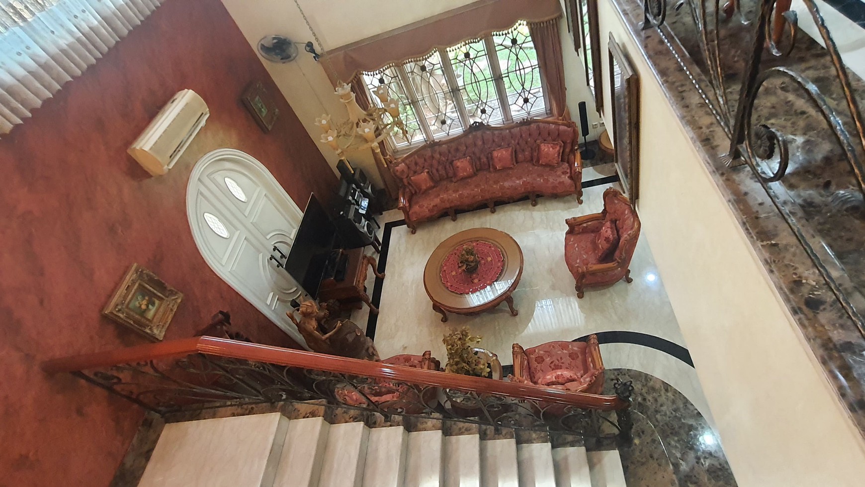 Rumah Mewah 2 Lantai Hoek, Hadap Taman