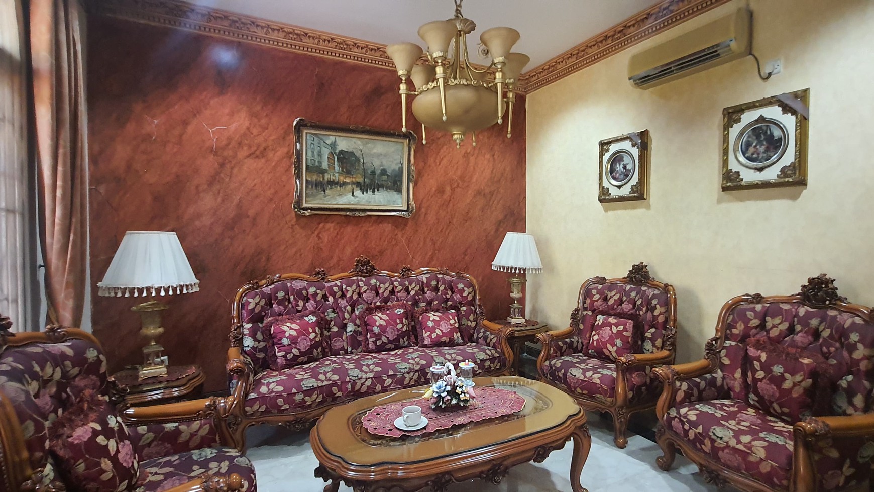 Rumah Mewah 2 Lantai Hoek, Hadap Taman