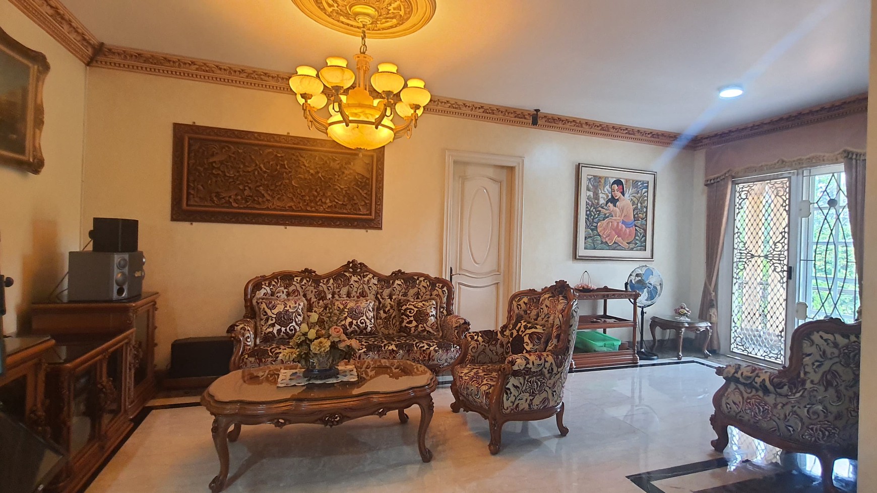 Rumah Mewah 2 Lantai Hoek, Hadap Taman