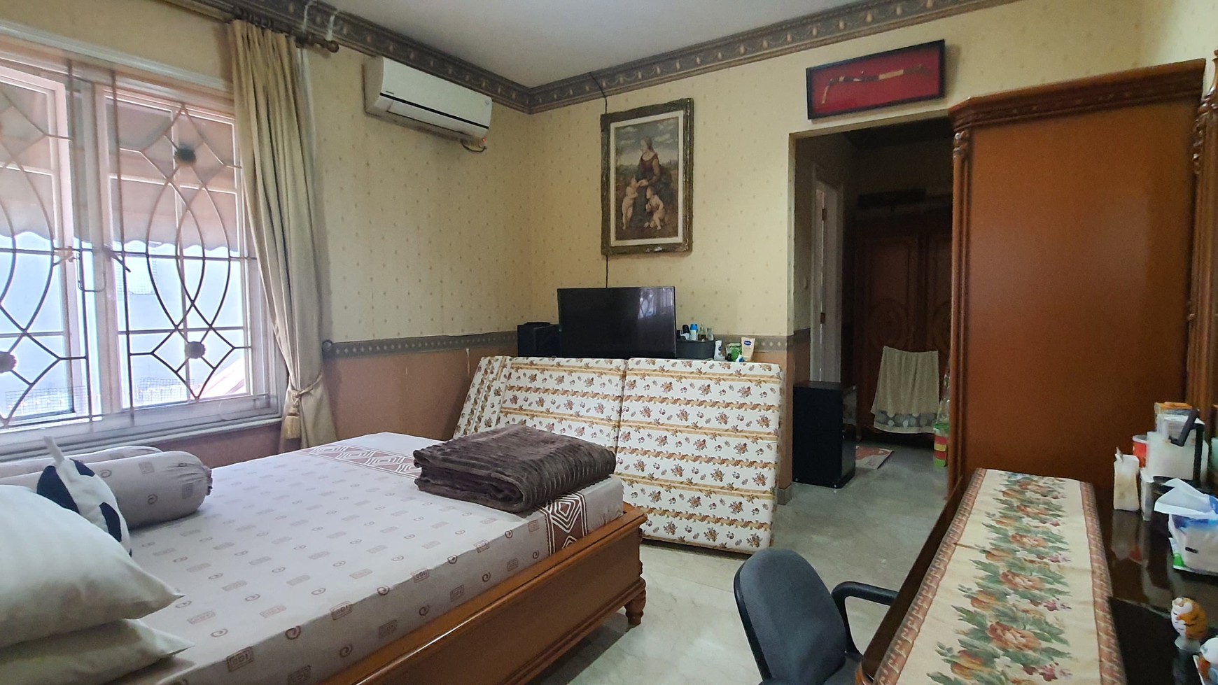 Rumah Mewah 2 Lantai Hoek, Hadap Taman