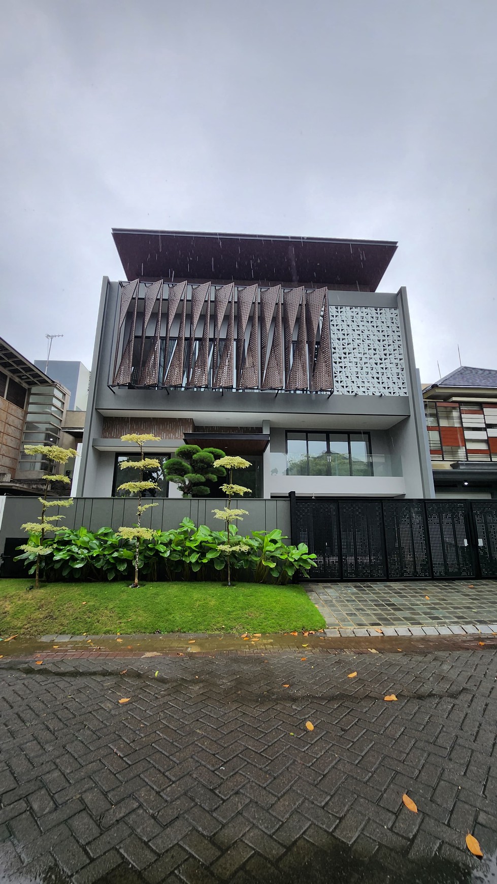 Dijual Rumah Citraland Golf area Somerset - Bukit Golf Internasional Surabaya - NEW Split Level Modern Desain