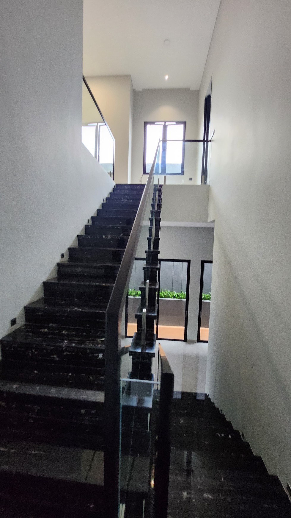 Dijual Rumah Citraland Golf area Somerset - Bukit Golf Internasional Surabaya - NEW Split Level Modern Desain