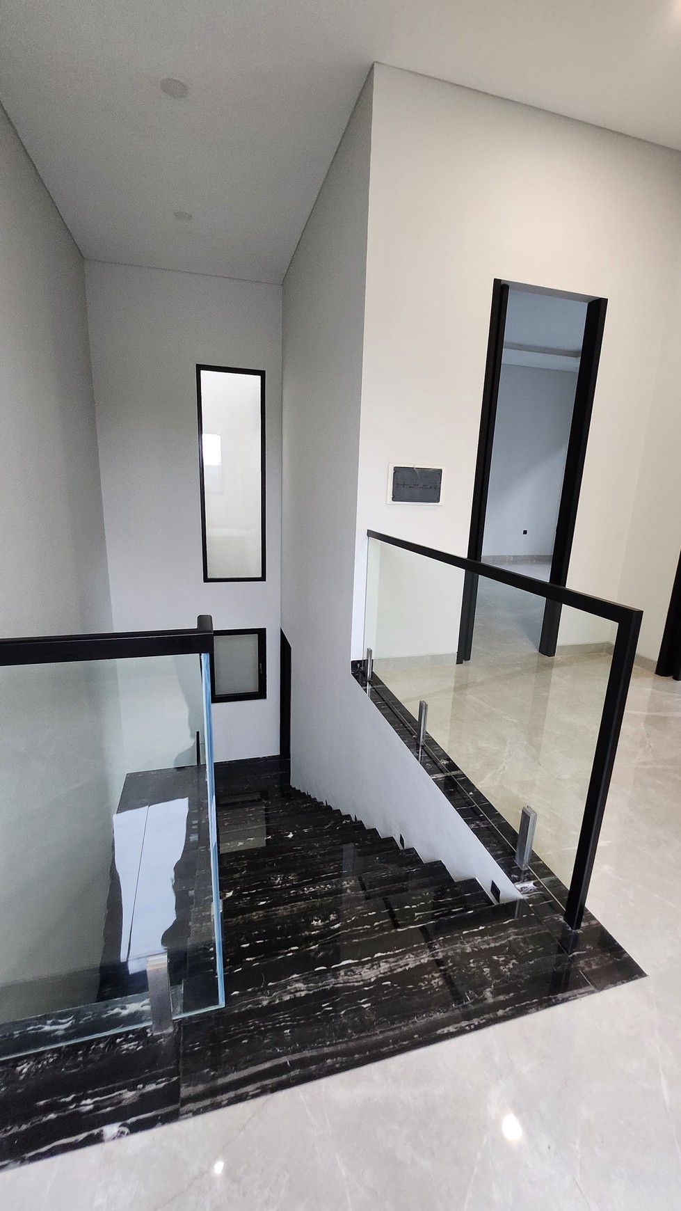 Dijual Rumah Citraland Golf area Somerset - Bukit Golf Internasional Surabaya - NEW Split Level Modern Desain