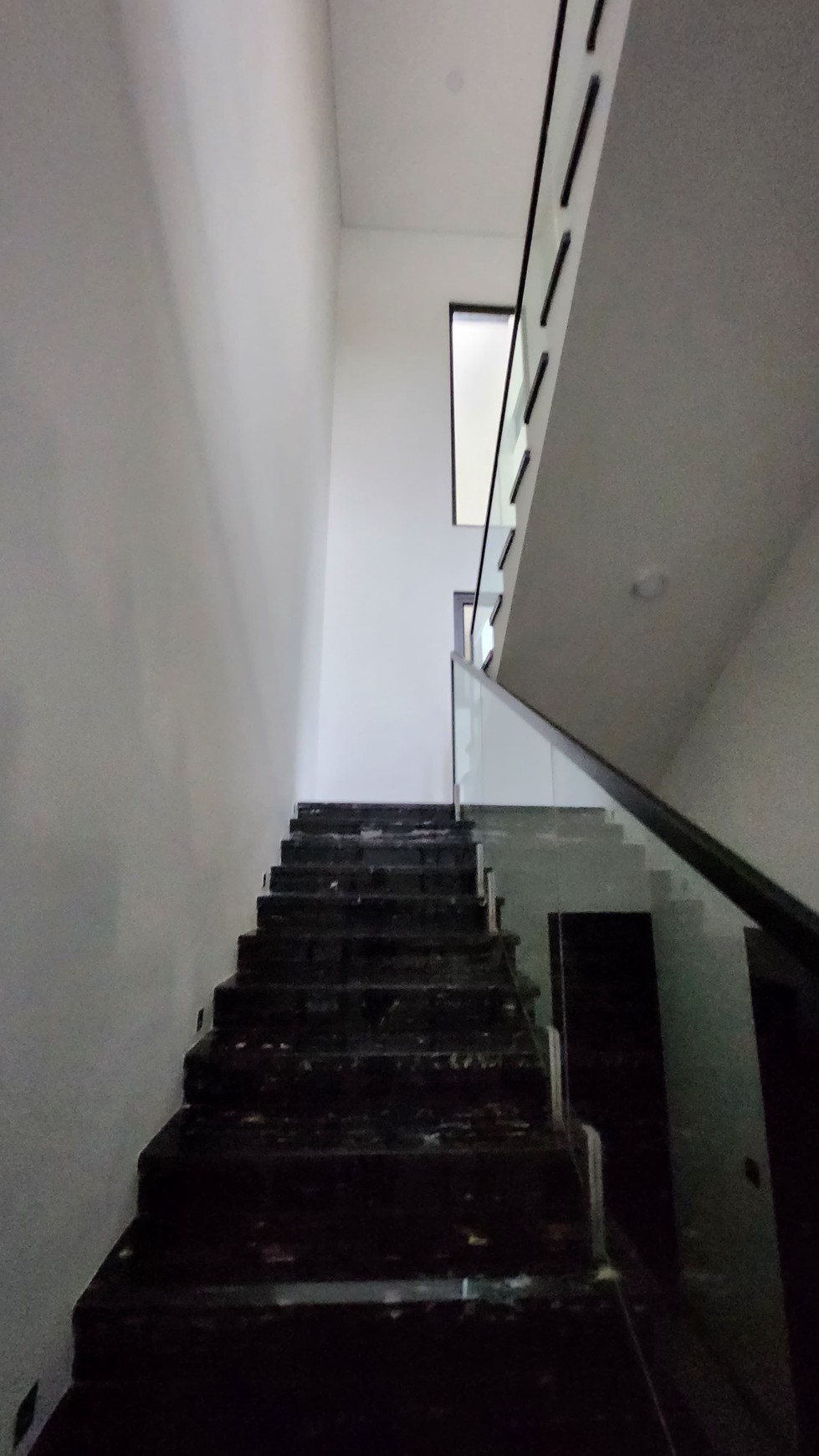 Dijual Rumah Citraland Golf area Somerset - Bukit Golf Internasional Surabaya - NEW Split Level Modern Desain