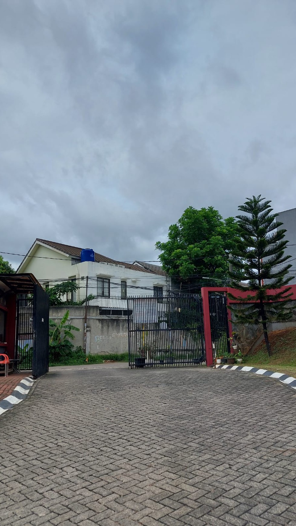 Rumah Lokasi Strategis di Ciputat dengan Hunian Asri dan Nyaman