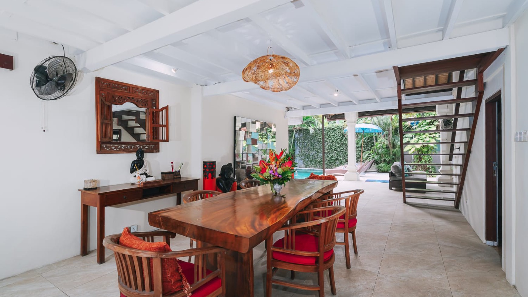 Rent - Villa with an open-air and unique concept in the heart of Seminyak, near O beach Seminyak, Bali !!