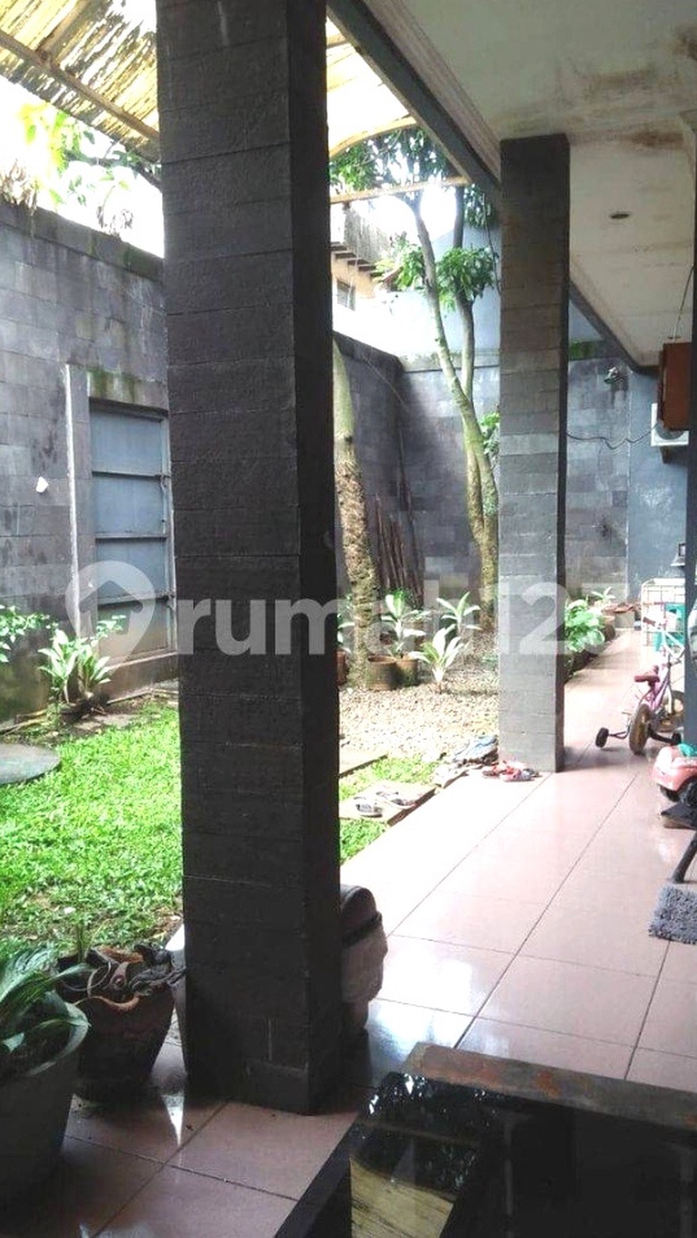 Rumah 2 Lantai (Hanya Hitung Tanah) di Mainroad Jl Garuda Kel Dungus Cariang Kec Andir Bandung