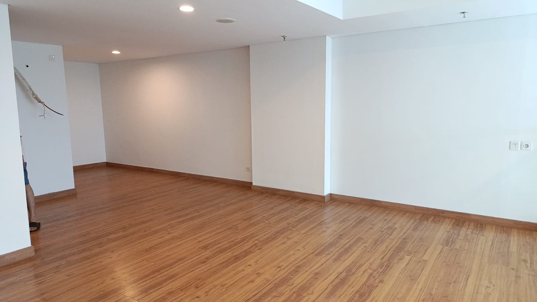 Apartement Roseville Soho And Suite Unfurnished, kondisi baru bersih, harga siap nego, lokasi dekat akses toll BSD.