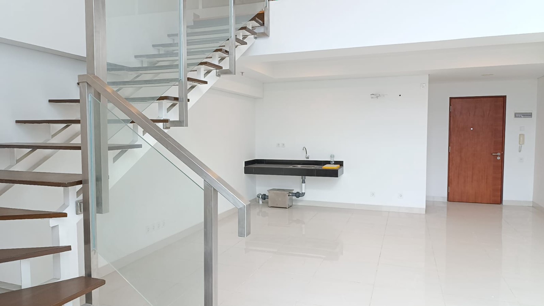 Apartement Roseville Soho And Suite Unfurnished, kondisi baru bersih, harga siap nego, lokasi dekat akses toll BSD.