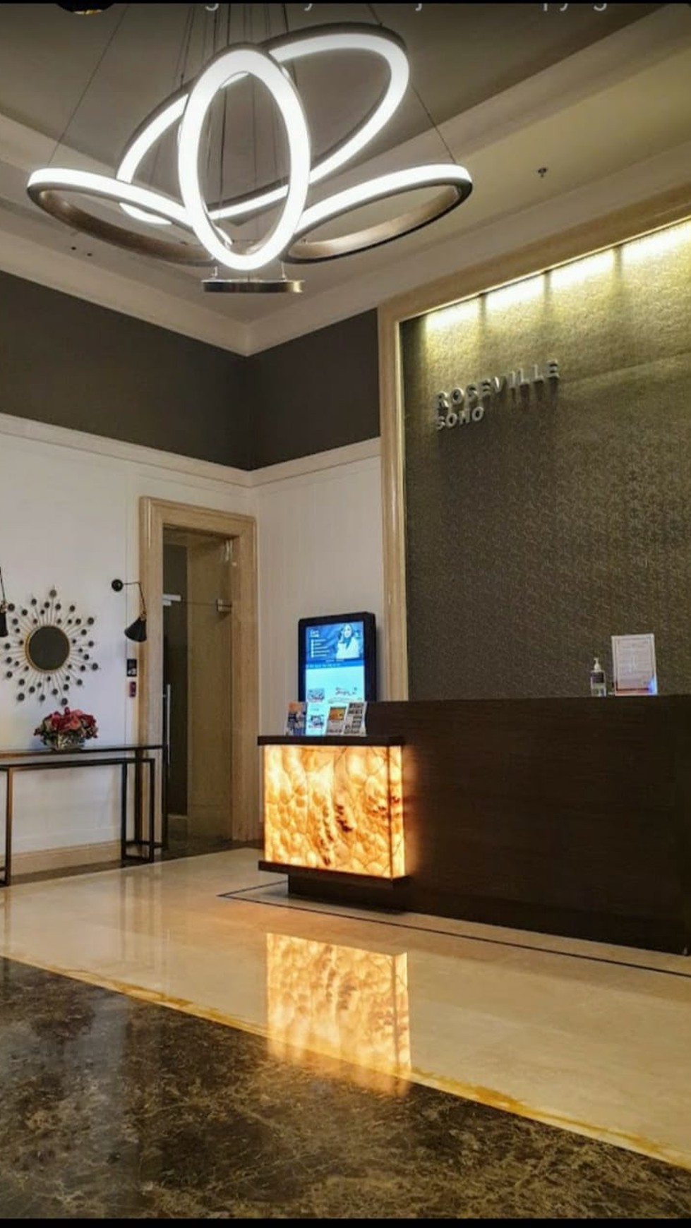 Apartement Roseville Soho And Suite Unfurnished, kondisi baru bersih, harga siap nego, lokasi dekat akses toll BSD.