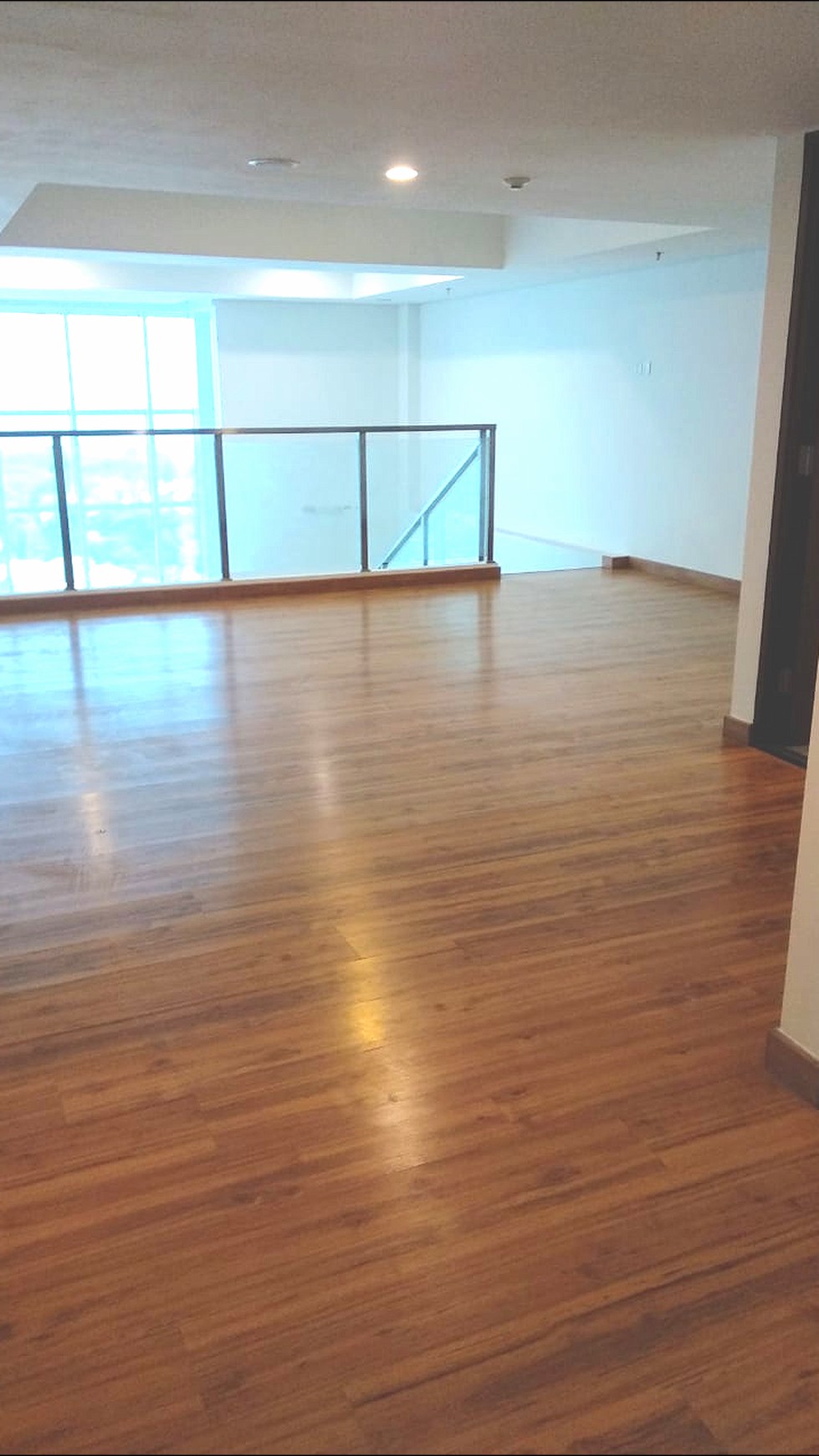 Apartement Roseville Soho And Suite Unfurnished, kondisi baru bersih, harga siap nego, lokasi dekat akses toll BSD.