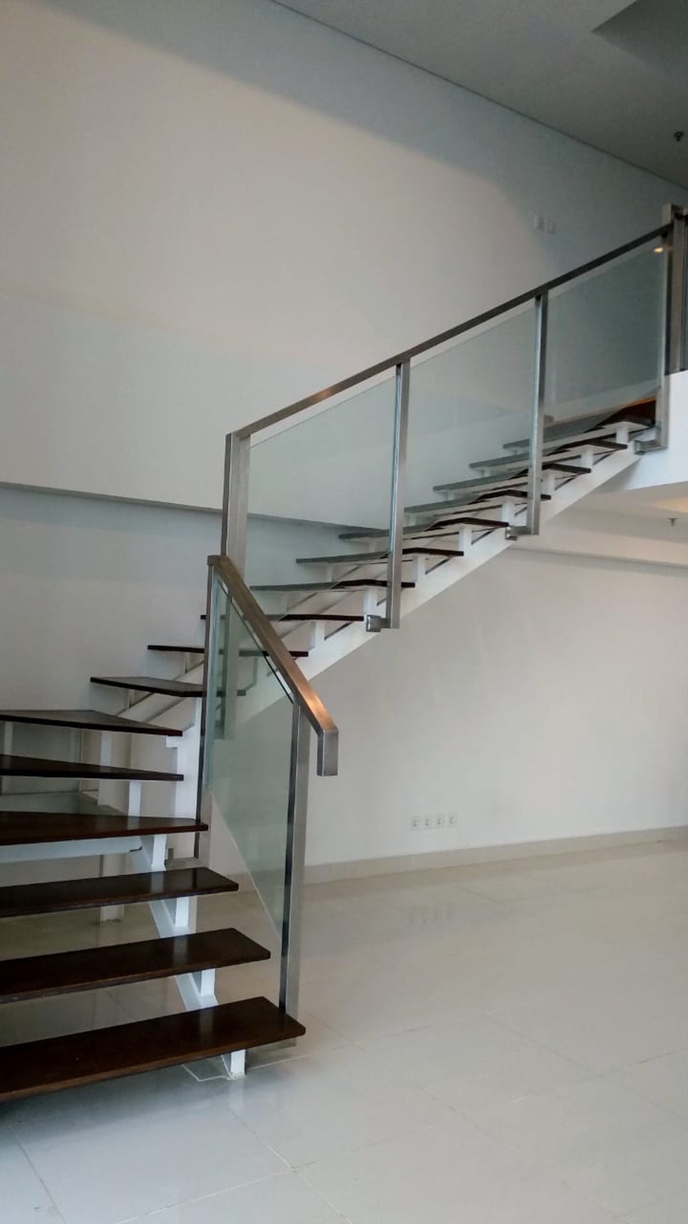 Apartement Roseville Soho And Suite Unfurnished, kondisi baru bersih, harga siap nego, lokasi dekat akses toll BSD.