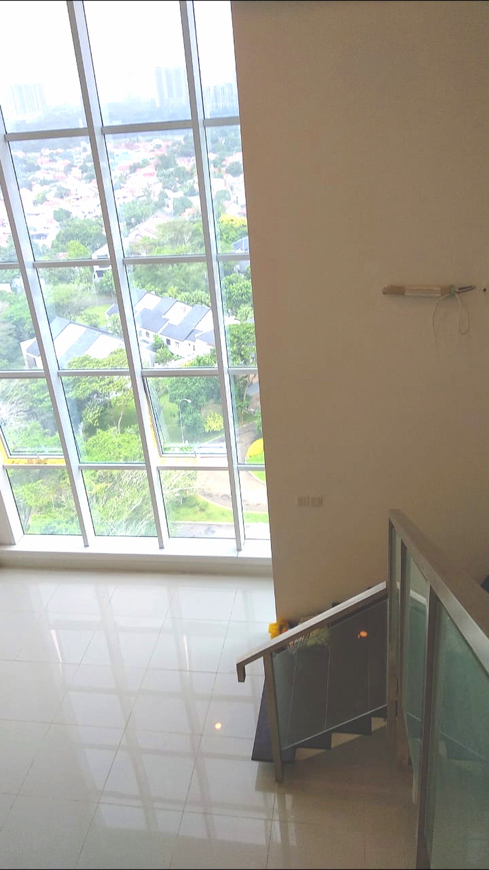 Apartement Roseville Soho And Suite Unfurnished, kondisi baru bersih, harga siap nego, lokasi dekat akses toll BSD.