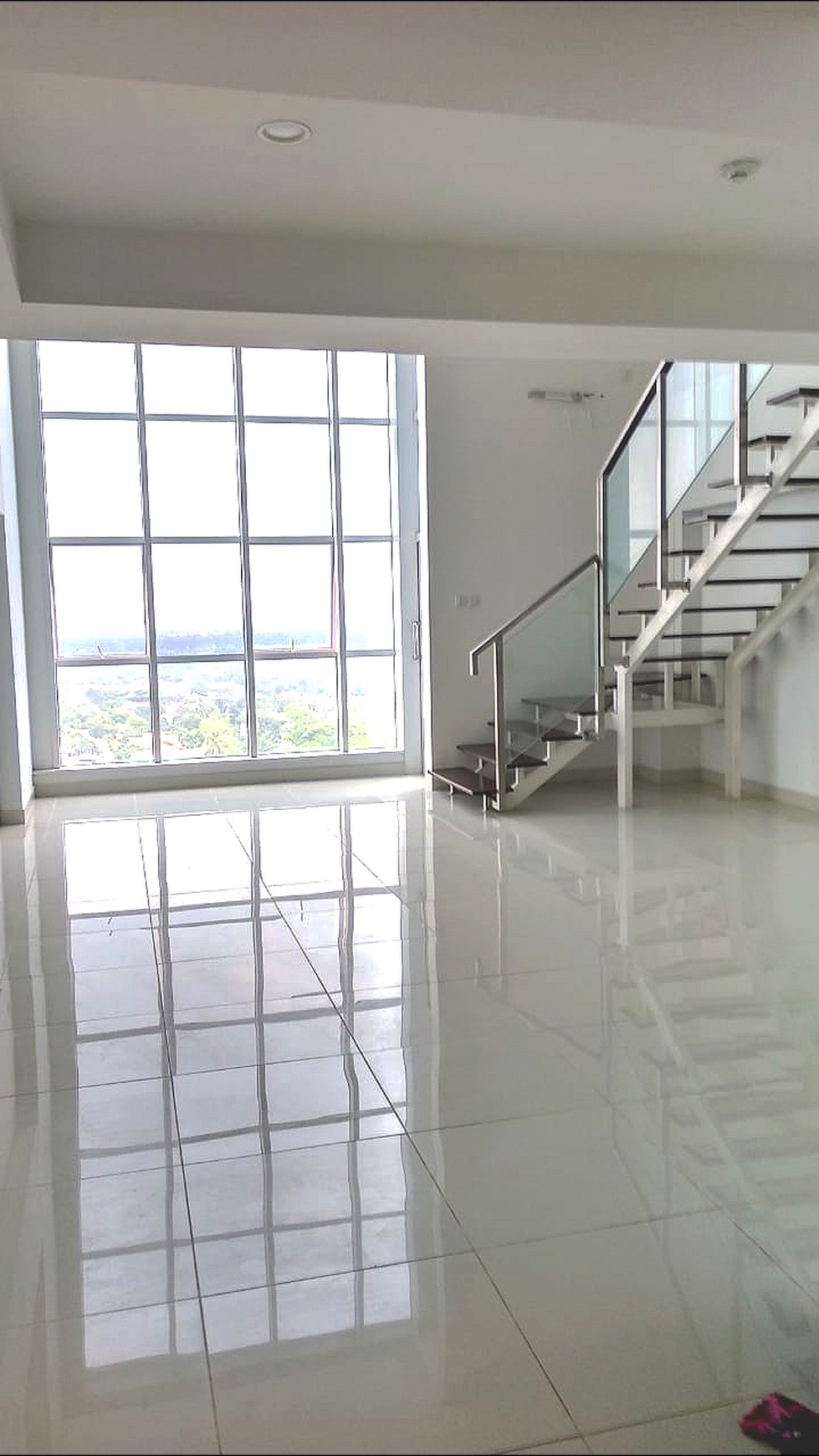 Apartement Roseville Soho And Suite Unfurnished, kondisi baru bersih, harga siap nego, lokasi dekat akses toll BSD.