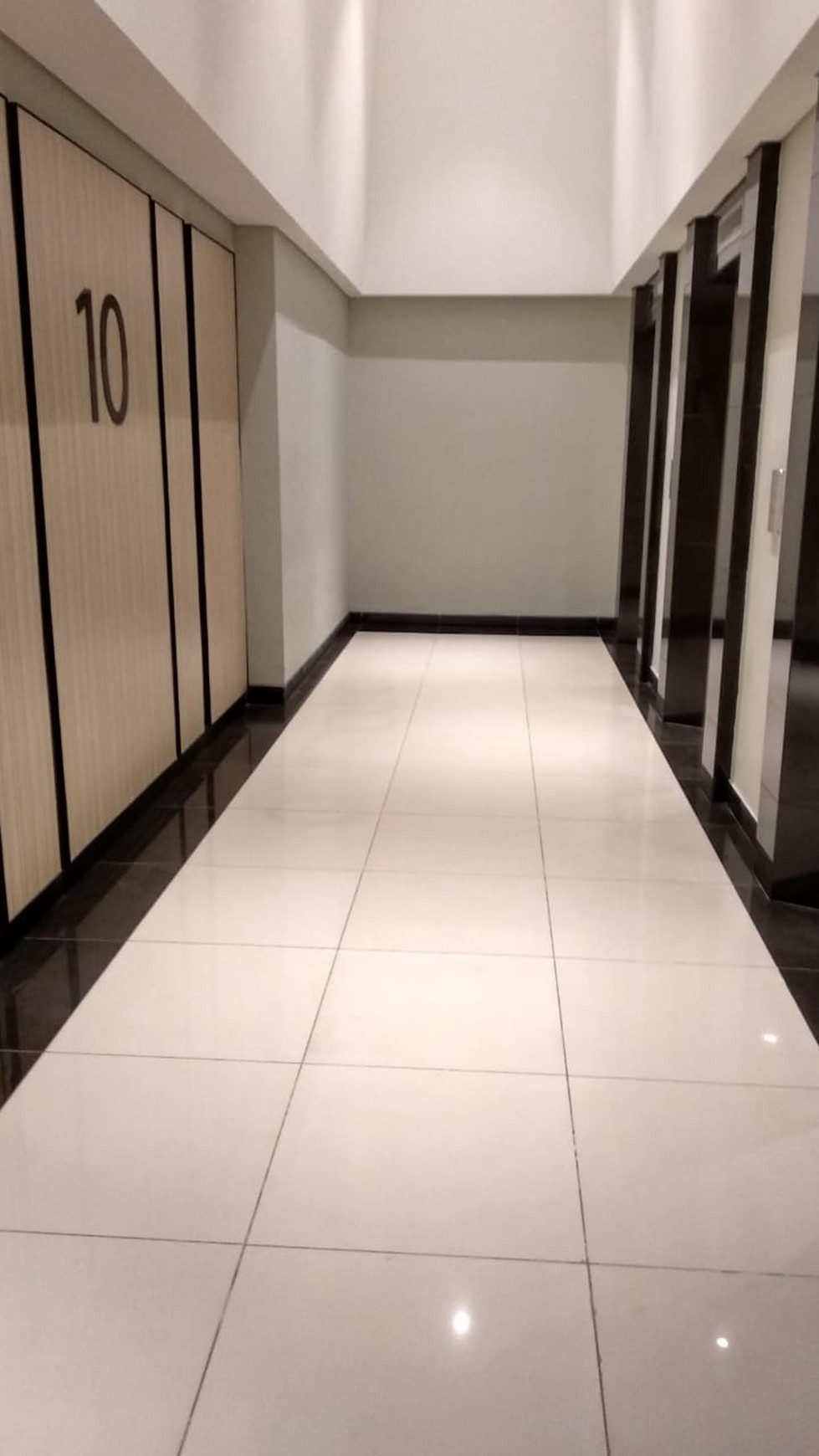 Apartement Roseville Soho And Suite Unfurnished, kondisi baru bersih, harga siap nego, lokasi dekat akses toll BSD.